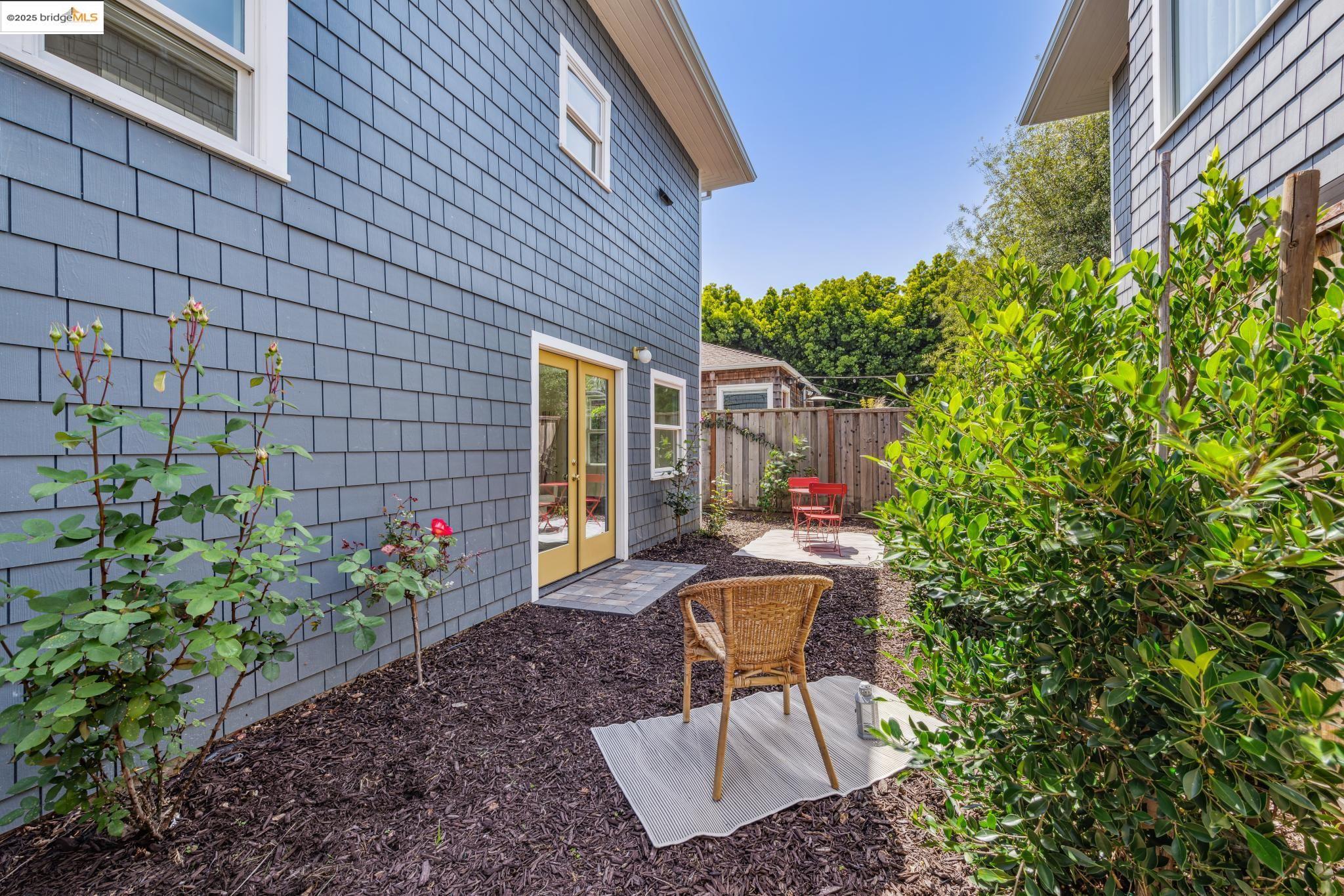 Detail Gallery Image 47 of 51 For 1341 Parker St #1341,  Berkeley,  CA 94702 - 3 Beds | 2/1 Baths