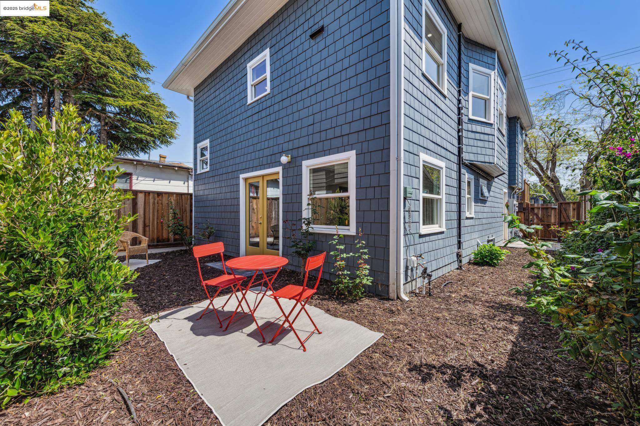 Detail Gallery Image 48 of 51 For 1341 Parker St #1341,  Berkeley,  CA 94702 - 3 Beds | 2/1 Baths