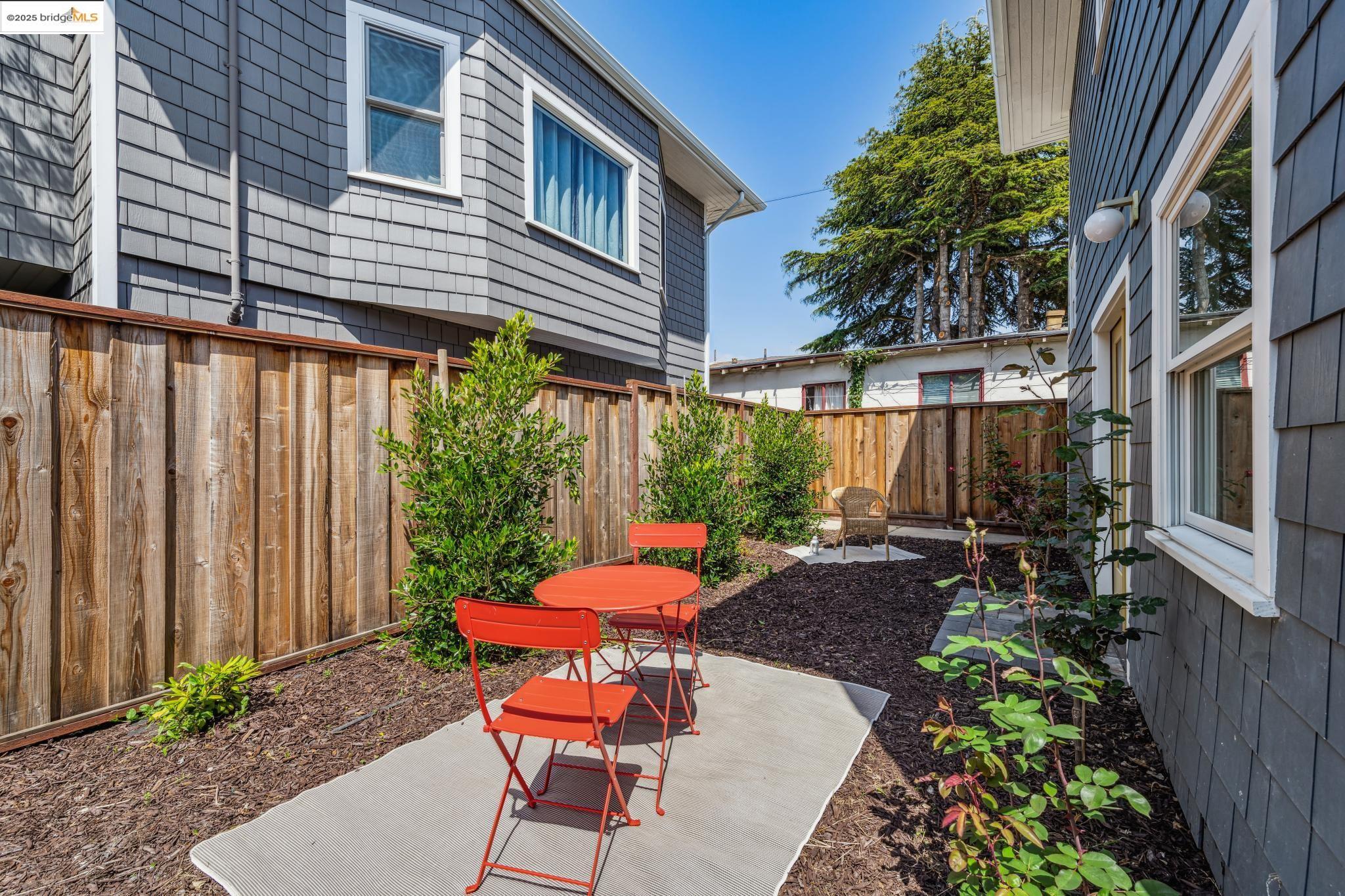 Detail Gallery Image 49 of 51 For 1341 Parker St #1341,  Berkeley,  CA 94702 - 3 Beds | 2/1 Baths