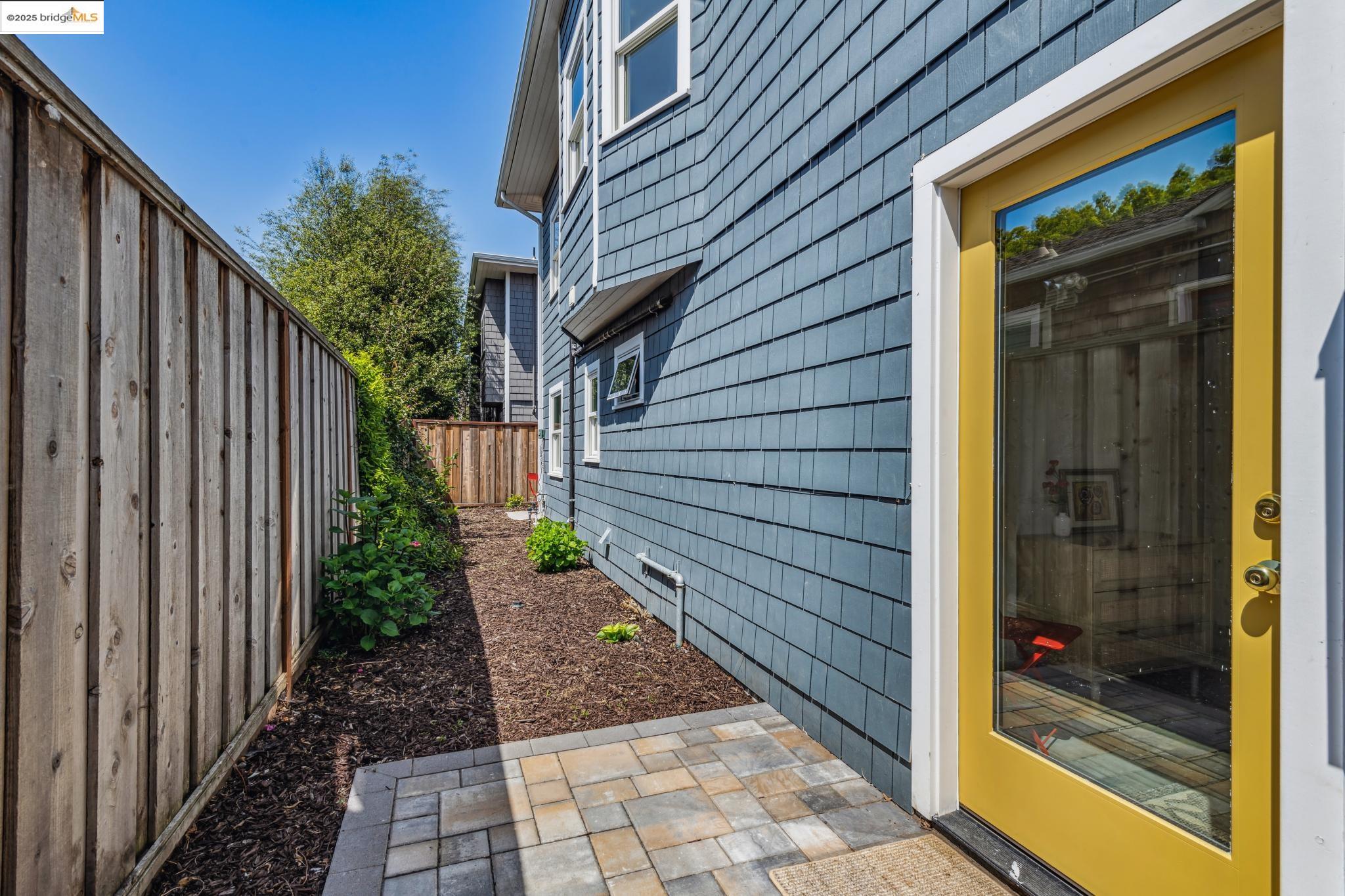 Detail Gallery Image 50 of 51 For 1341 Parker St #1341,  Berkeley,  CA 94702 - 3 Beds | 2/1 Baths