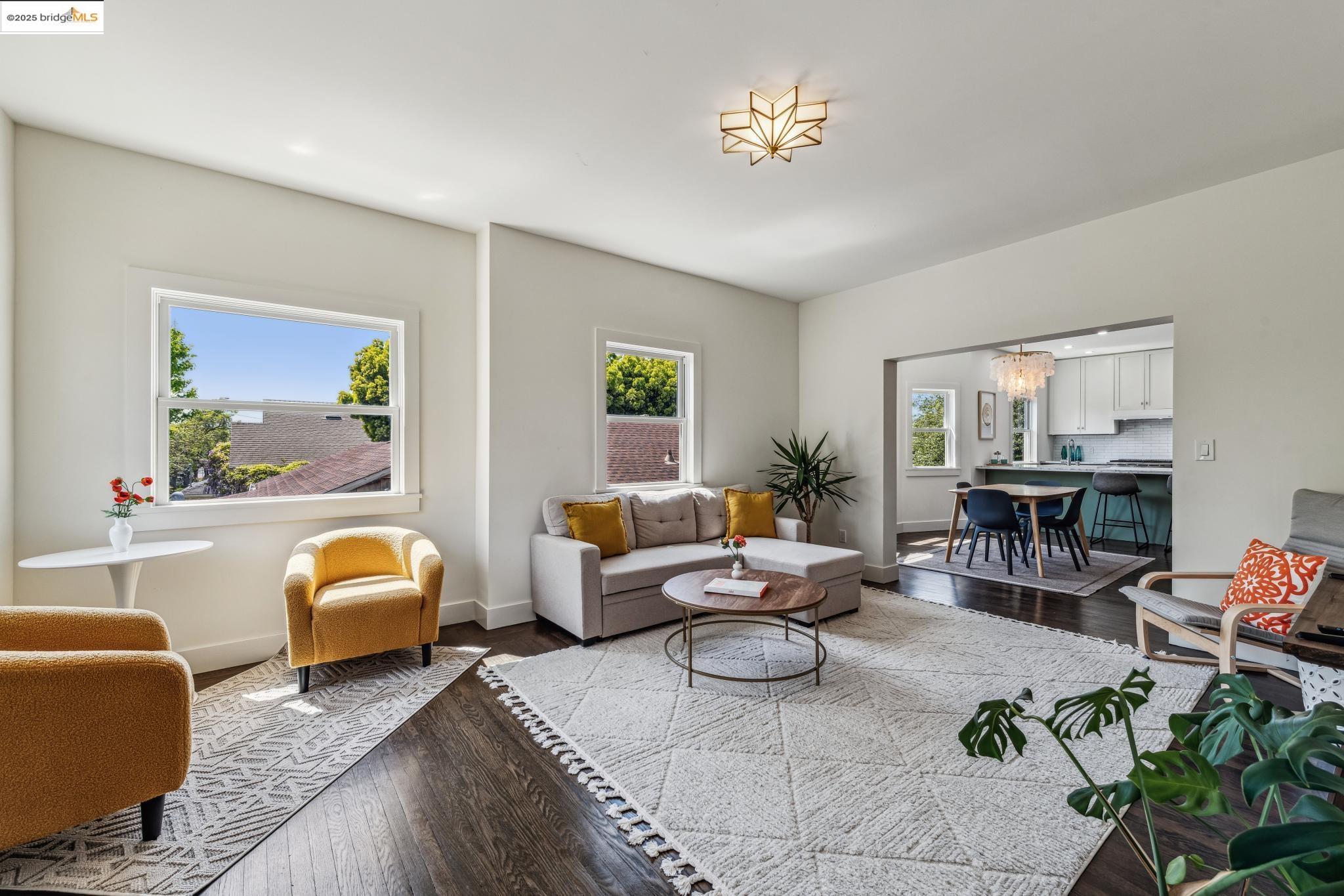 Detail Gallery Image 6 of 51 For 1341 Parker St #1341,  Berkeley,  CA 94702 - 3 Beds | 2/1 Baths