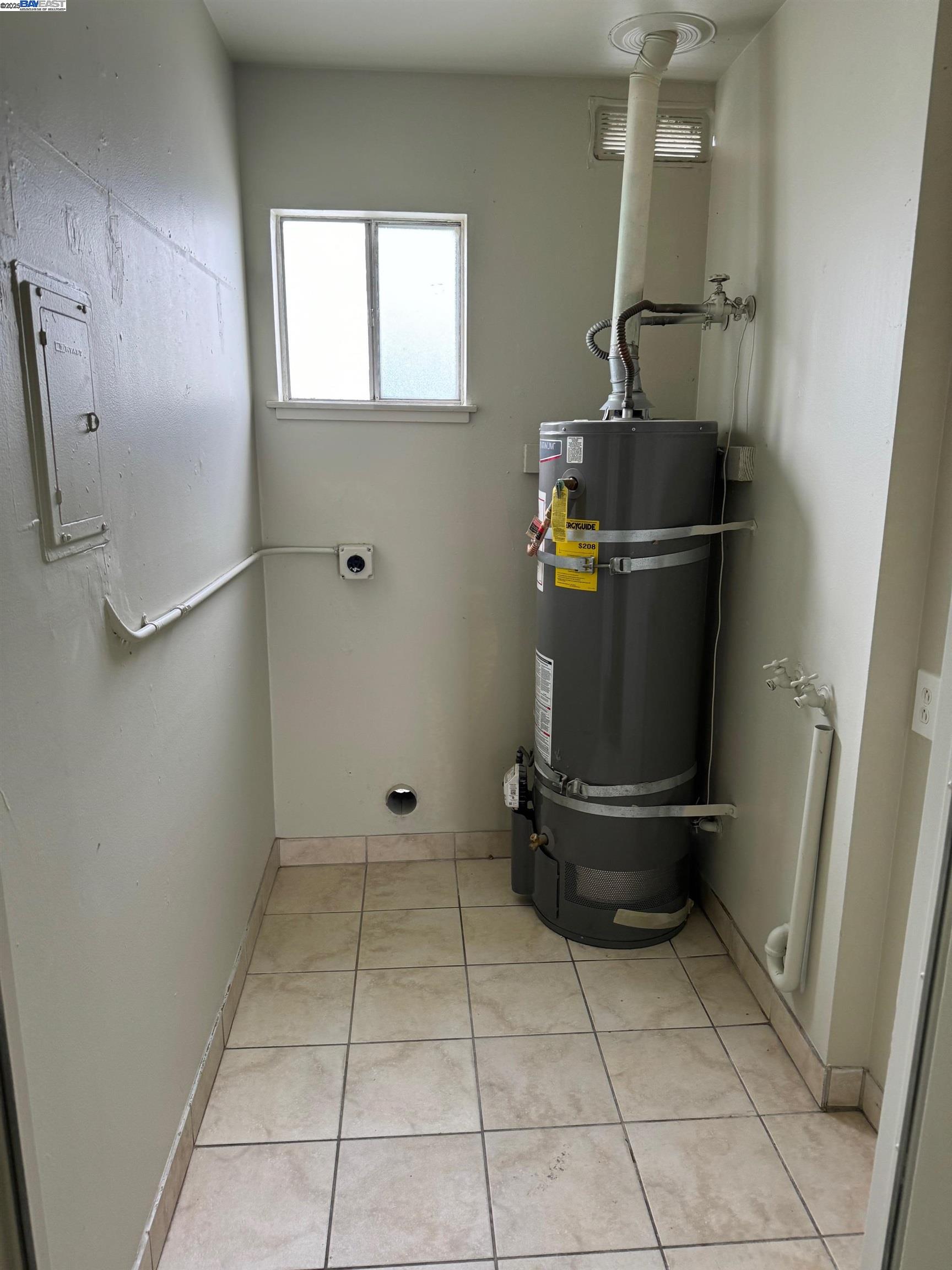 Detail Gallery Image 14 of 16 For 717 Shepherd Ave, Hayward,  CA 94544 - – Beds | – Baths