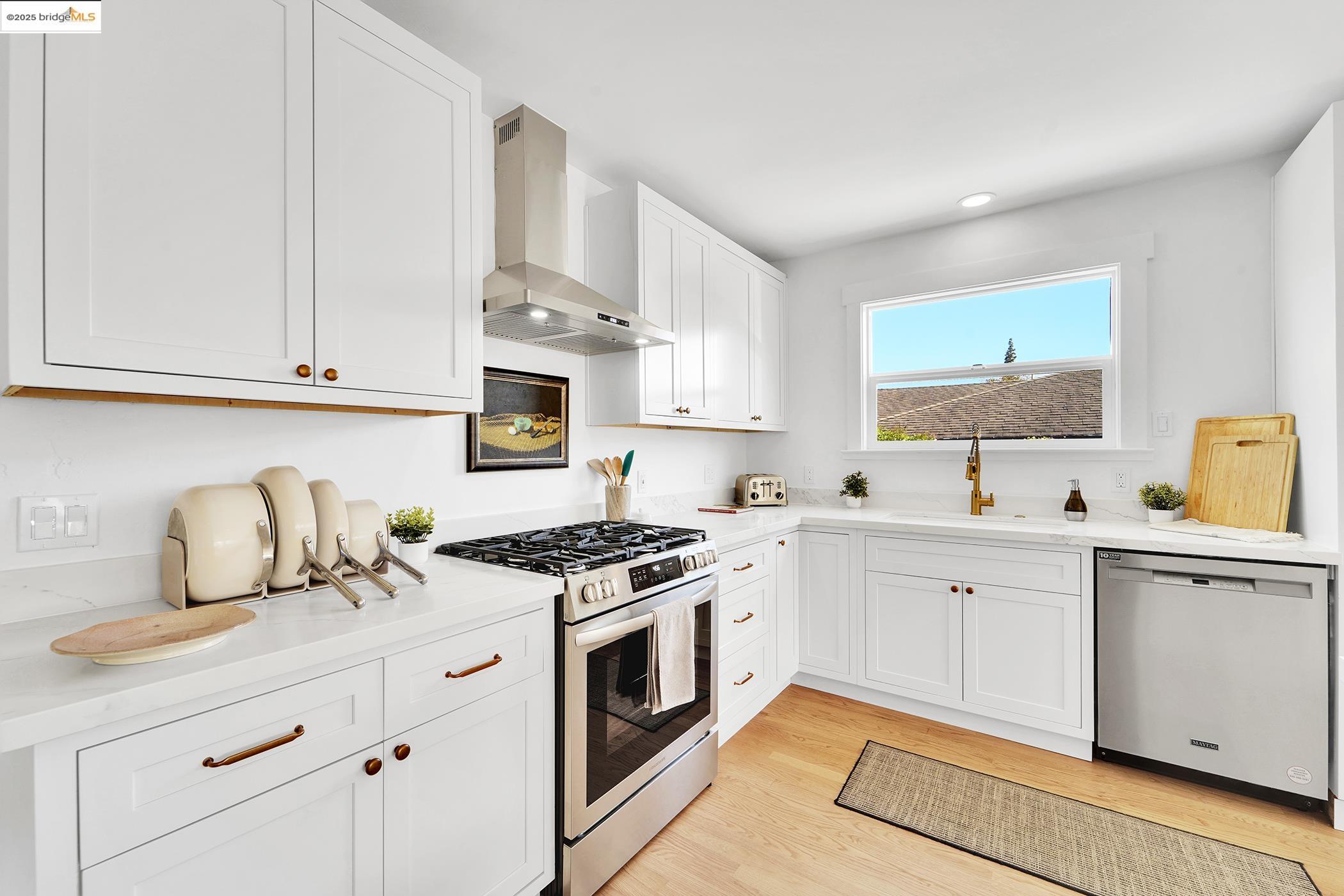 Detail Gallery Image 12 of 26 For 725 Trevethan Ave, Santa Cruz,  CA 95065 - 2 Beds | 1 Baths
