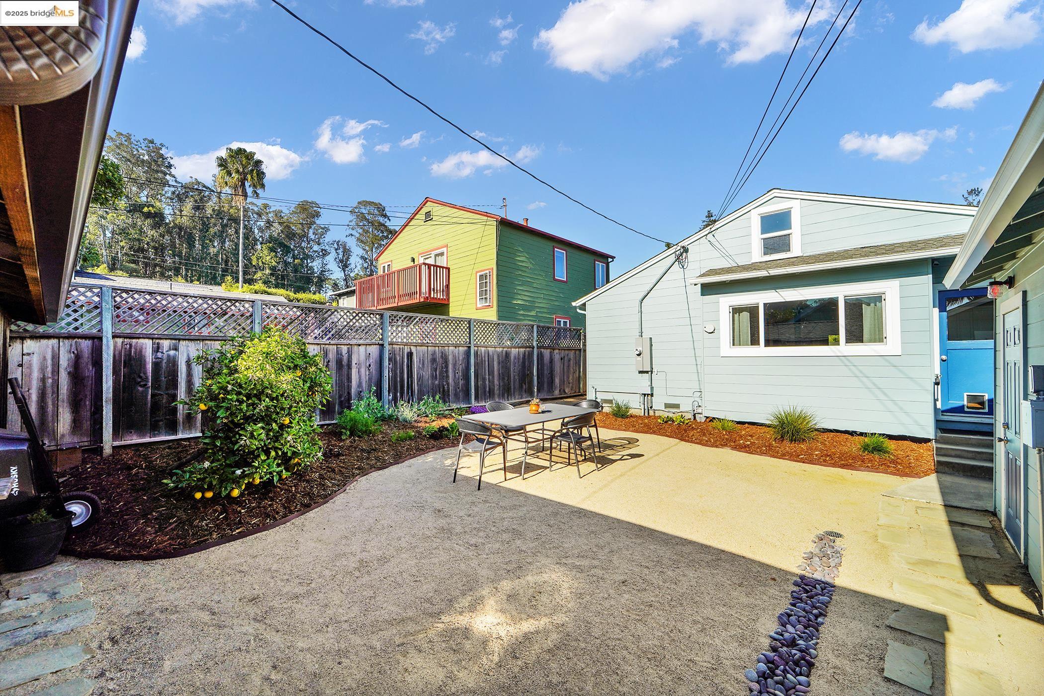 Detail Gallery Image 14 of 25 For 725 Trevethan Ave, Santa Cruz,  CA 95065 - 2 Beds | 1 Baths