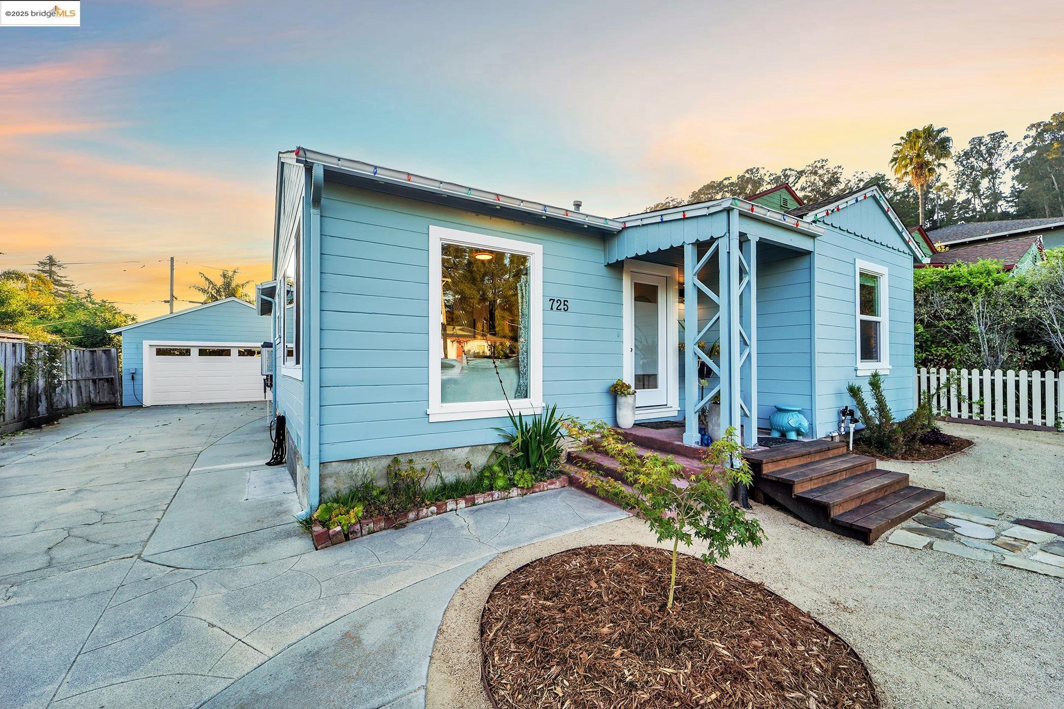 Detail Gallery Image 21 of 24 For 725 Trevethan Ave, Santa Cruz,  CA 95065 - 2 Beds | 1 Baths