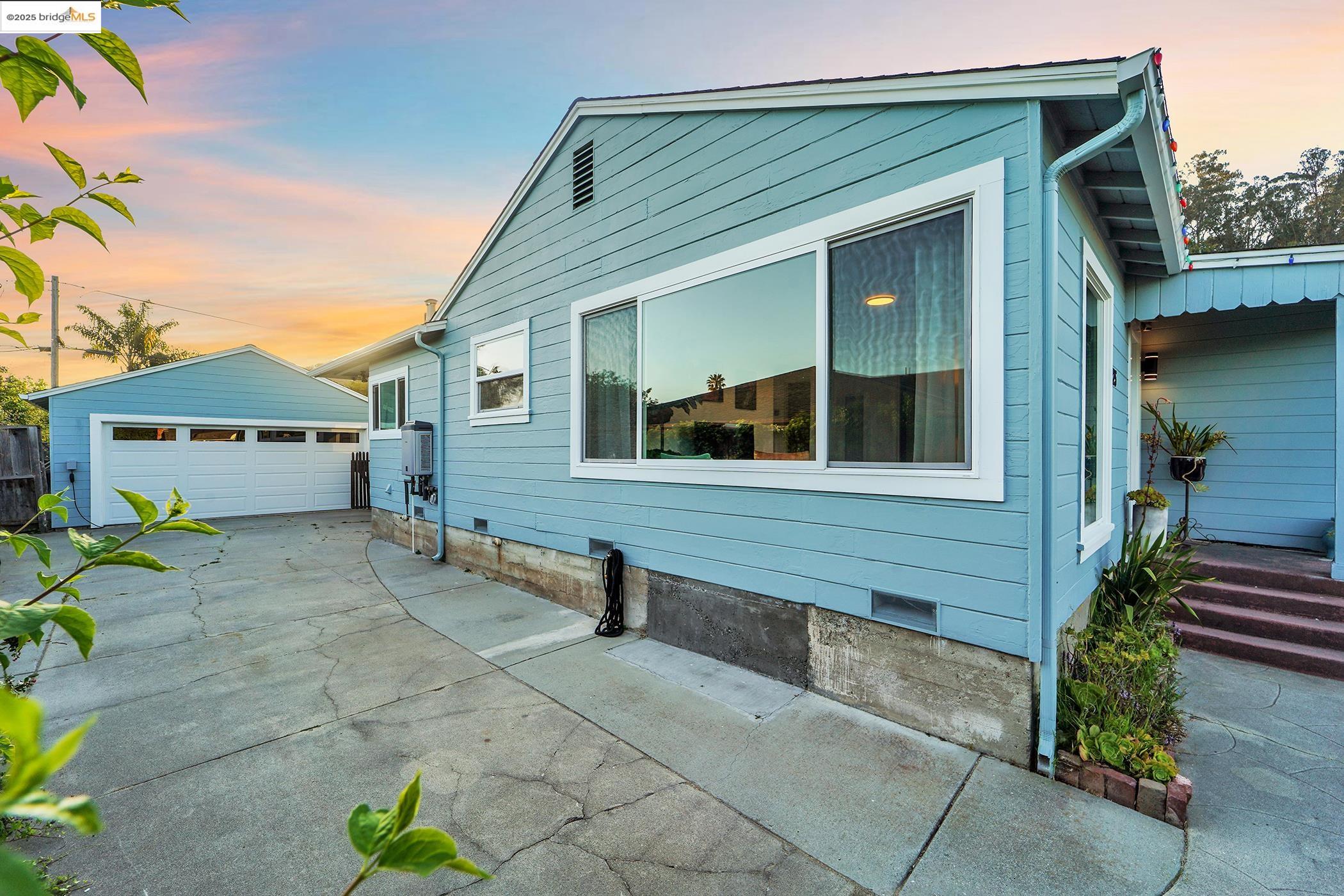 Detail Gallery Image 21 of 25 For 725 Trevethan Ave, Santa Cruz,  CA 95065 - 2 Beds | 1 Baths