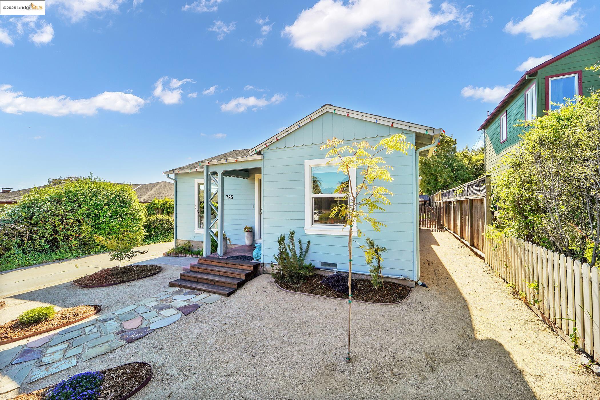 Detail Gallery Image 5 of 26 For 725 Trevethan Ave, Santa Cruz,  CA 95065 - 2 Beds | 1 Baths
