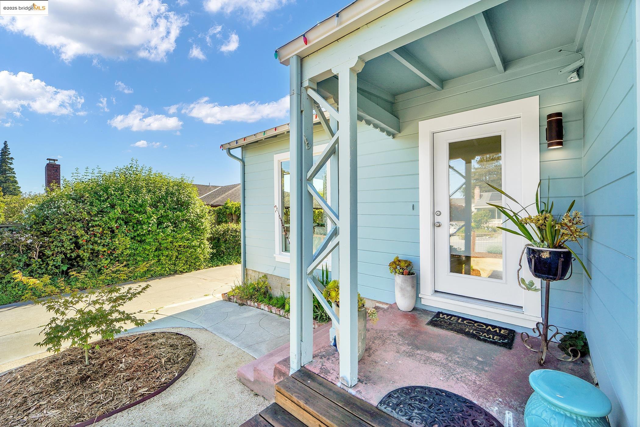Detail Gallery Image 6 of 26 For 725 Trevethan Ave, Santa Cruz,  CA 95065 - 2 Beds | 1 Baths