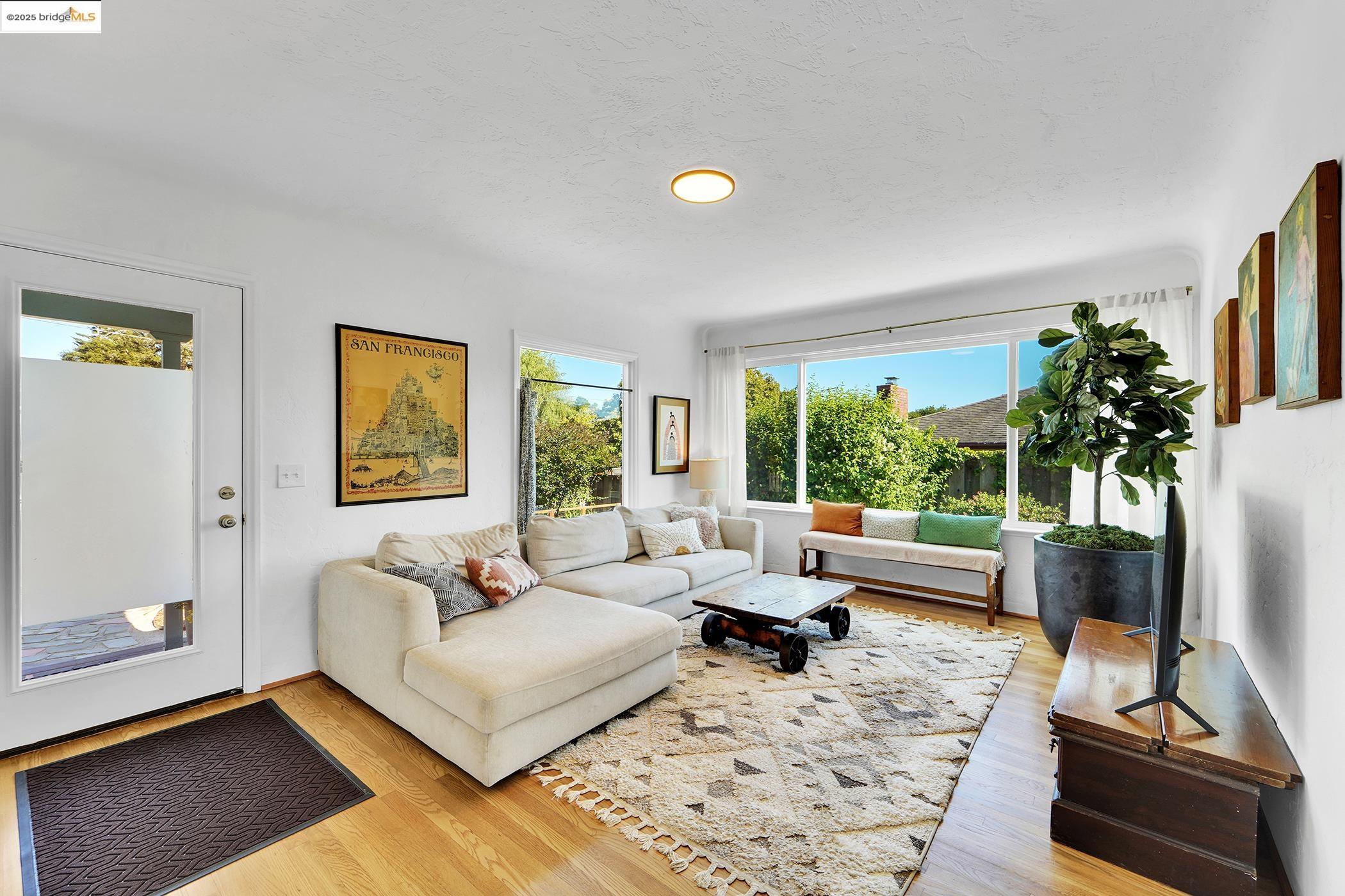 Detail Gallery Image 7 of 26 For 725 Trevethan Ave, Santa Cruz,  CA 95065 - 2 Beds | 1 Baths