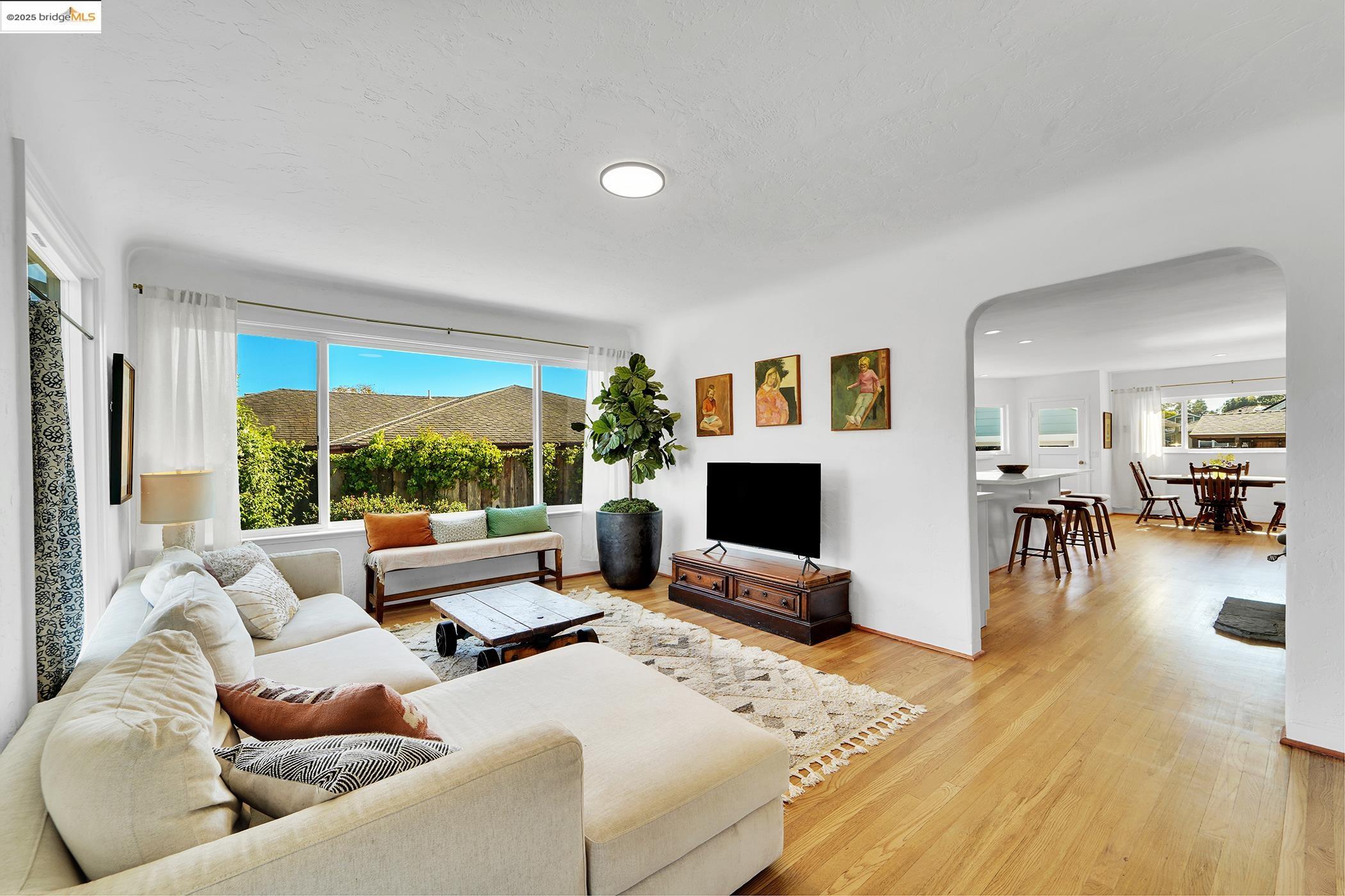 Detail Gallery Image 8 of 26 For 725 Trevethan Ave, Santa Cruz,  CA 95065 - 2 Beds | 1 Baths