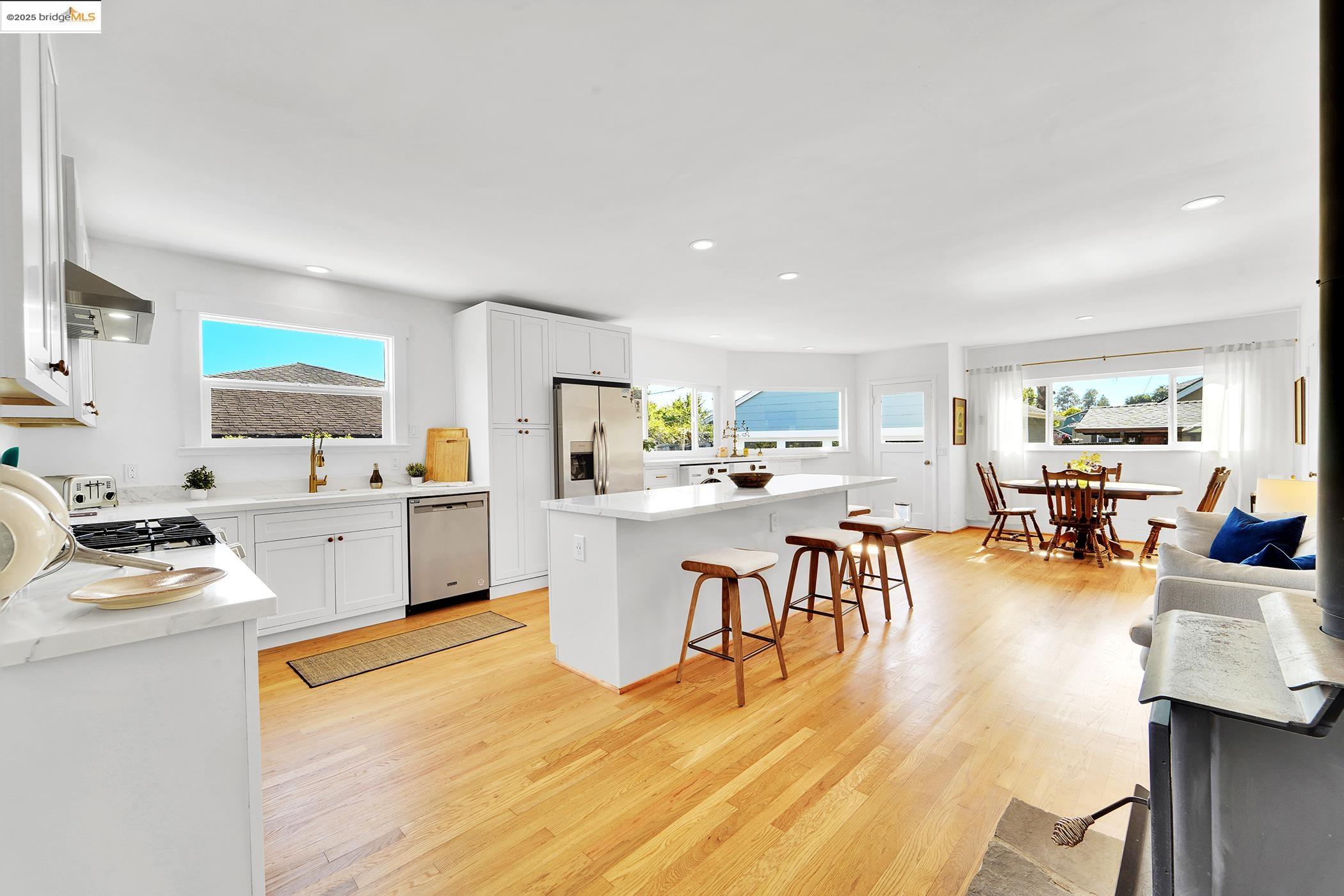 Detail Gallery Image 9 of 26 For 725 Trevethan Ave, Santa Cruz,  CA 95065 - 2 Beds | 1 Baths