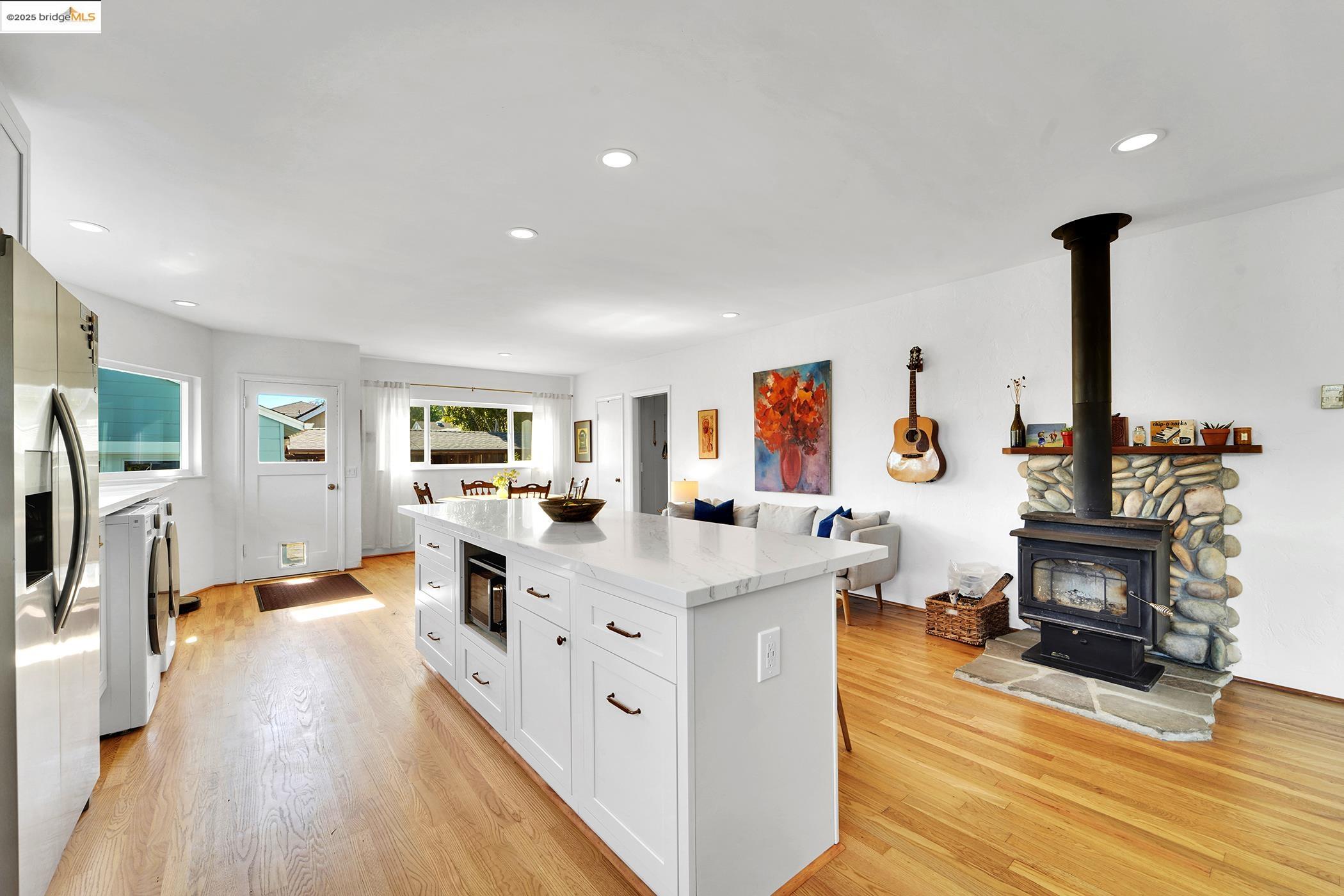 Detail Gallery Image 10 of 26 For 725 Trevethan Ave, Santa Cruz,  CA 95065 - 2 Beds | 1 Baths