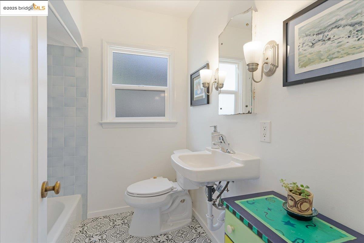 Detail Gallery Image 10 of 25 For 725 Trevethan Ave, Santa Cruz,  CA 95065 - 2 Beds | 1 Baths