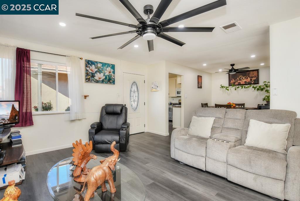 Detail Gallery Image 10 of 23 For 1730 Magnolia Way, Antioch,  CA 94509-2121 - 3 Beds | 2 Baths