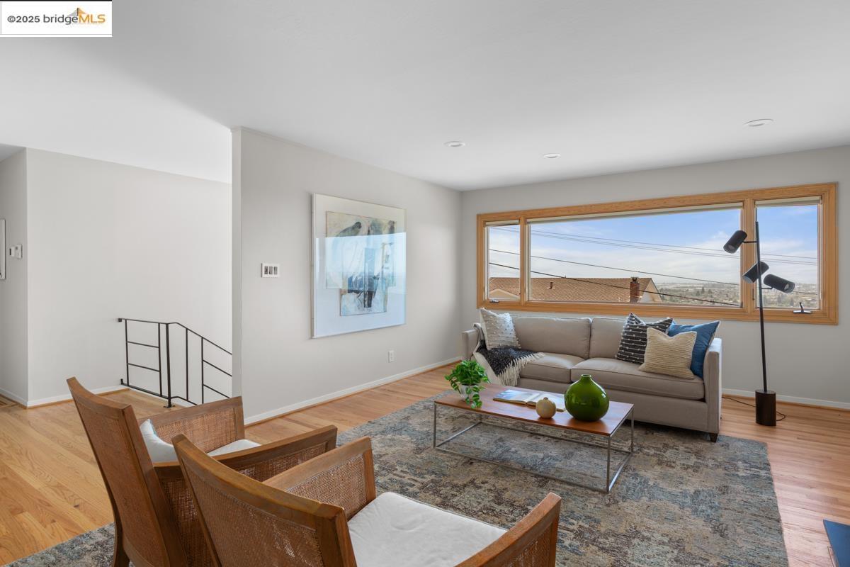 Detail Gallery Image 11 of 53 For 11718 Cranford Way, Oakland,  CA 94605 - 4 Beds | 3 Baths