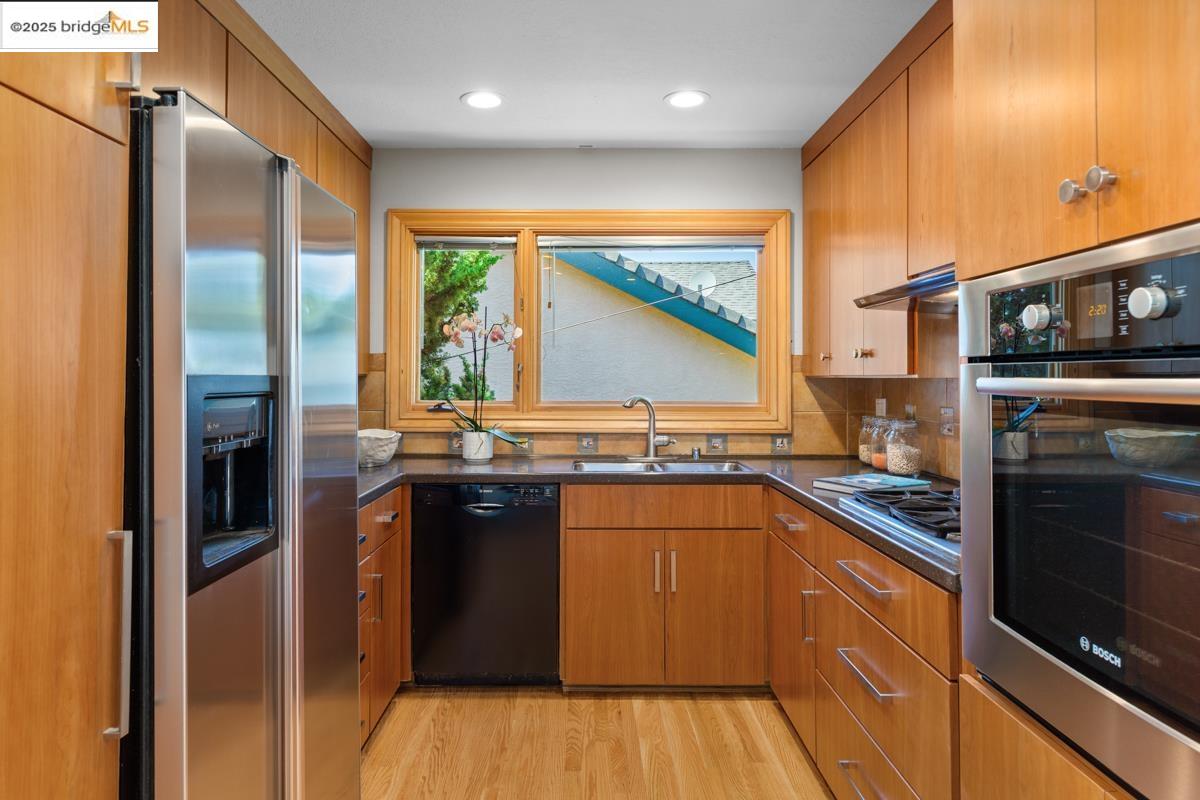 11718 Cranford Way, Oakland, California 94605, 4 Bedrooms Bedrooms, 8 Rooms Rooms,3 BathroomsBathrooms,Residential,For Sale,11718 Cranford Way,41096377