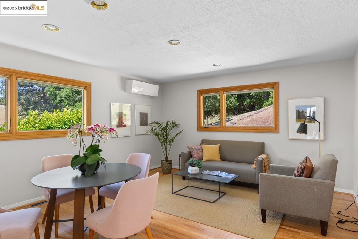 Detail Gallery Image 18 of 53 For 11718 Cranford Way, Oakland,  CA 94605 - 4 Beds | 3 Baths