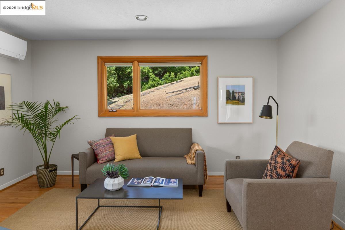 11718 Cranford Way, Oakland, California 94605, 4 Bedrooms Bedrooms, 8 Rooms Rooms,3 BathroomsBathrooms,Residential,For Sale,11718 Cranford Way,41096377