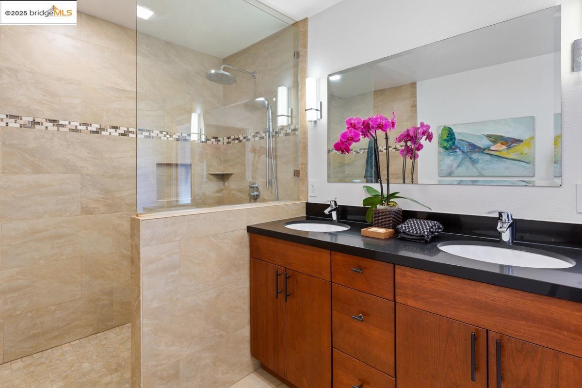 Detail Gallery Image 28 of 53 For 11718 Cranford Way, Oakland,  CA 94605 - 4 Beds | 3 Baths