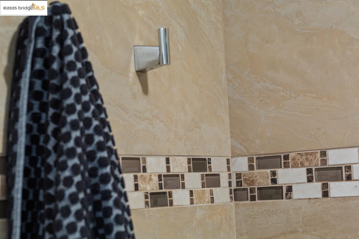 Detail Gallery Image 30 of 53 For 11718 Cranford Way, Oakland,  CA 94605 - 4 Beds | 3 Baths