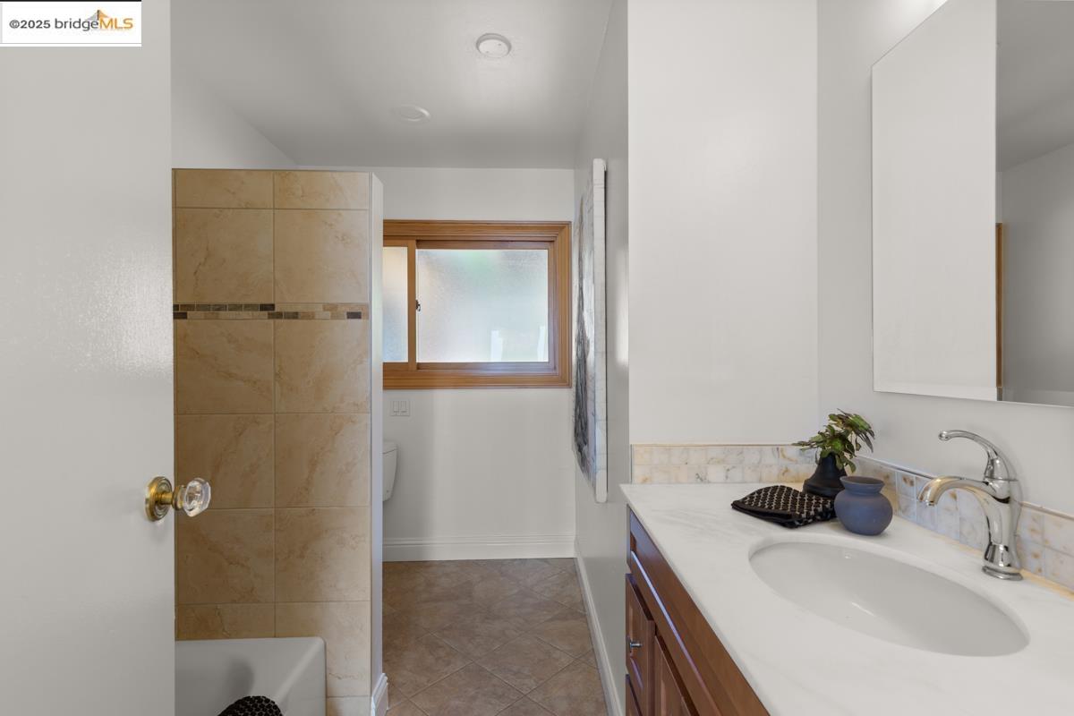 11718 Cranford Way, Oakland, California 94605, 4 Bedrooms Bedrooms, 8 Rooms Rooms,3 BathroomsBathrooms,Residential,For Sale,11718 Cranford Way,41096377