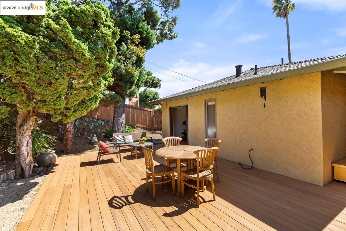 11718 Cranford Way, Oakland, California 94605, 4 Bedrooms Bedrooms, 8 Rooms Rooms,3 BathroomsBathrooms,Residential,For Sale,11718 Cranford Way,41096377