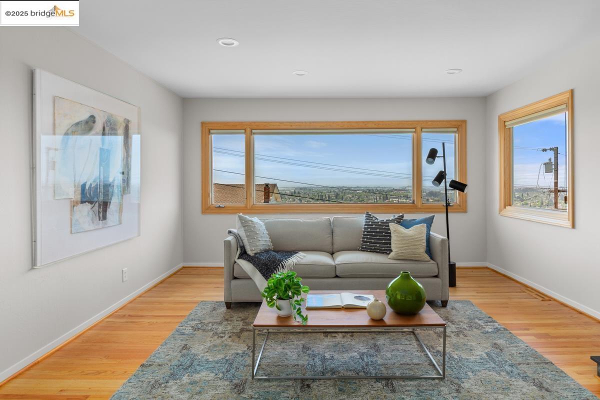 11718 Cranford Way, Oakland, California 94605, 4 Bedrooms Bedrooms, 8 Rooms Rooms,3 BathroomsBathrooms,Residential,For Sale,11718 Cranford Way,41096377