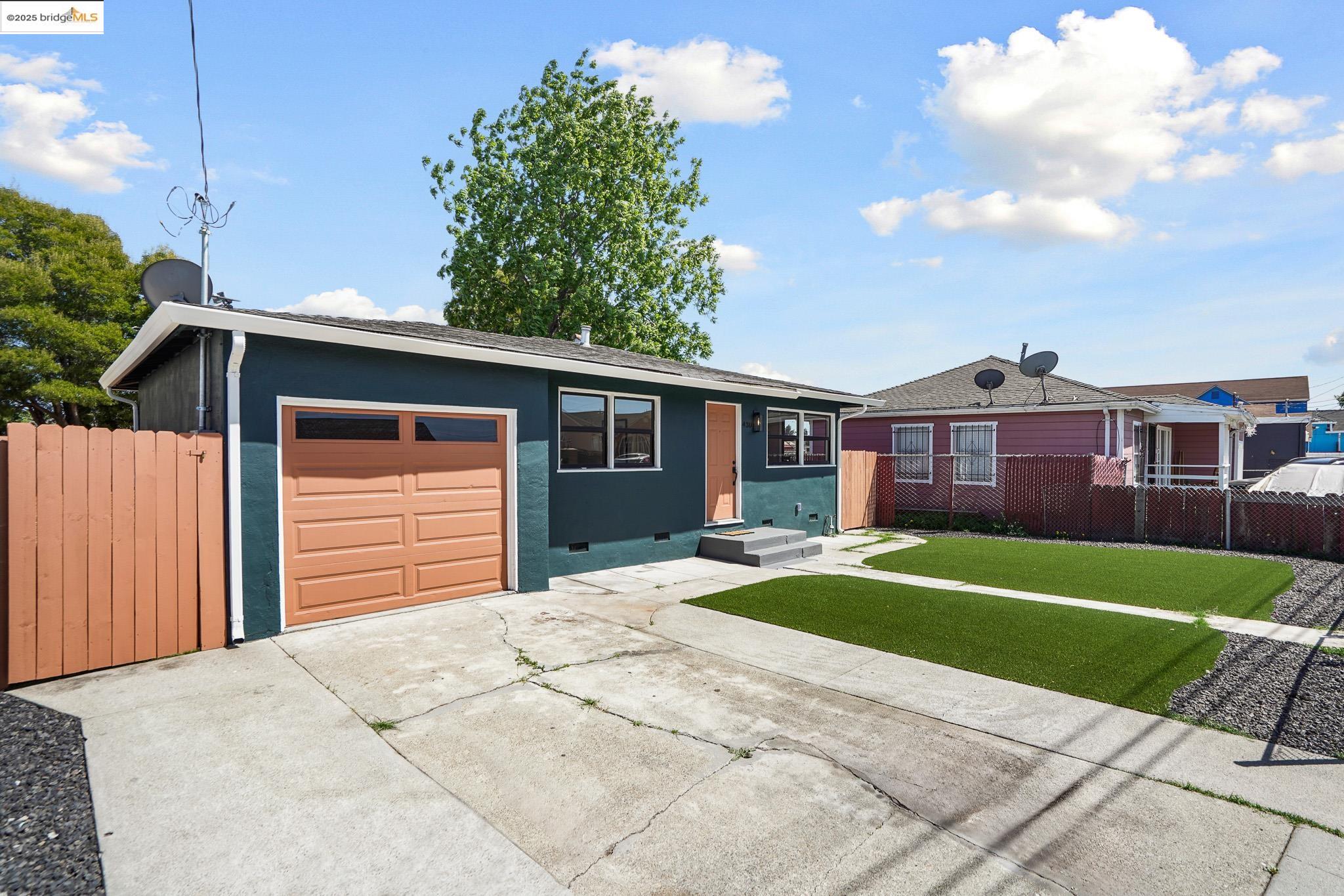 430 Douglas, Oakland, California 94603, 2 Bedrooms Bedrooms, 6 Rooms Rooms,1 BathroomBathrooms,Residential,For Sale,430 Douglas,41096378