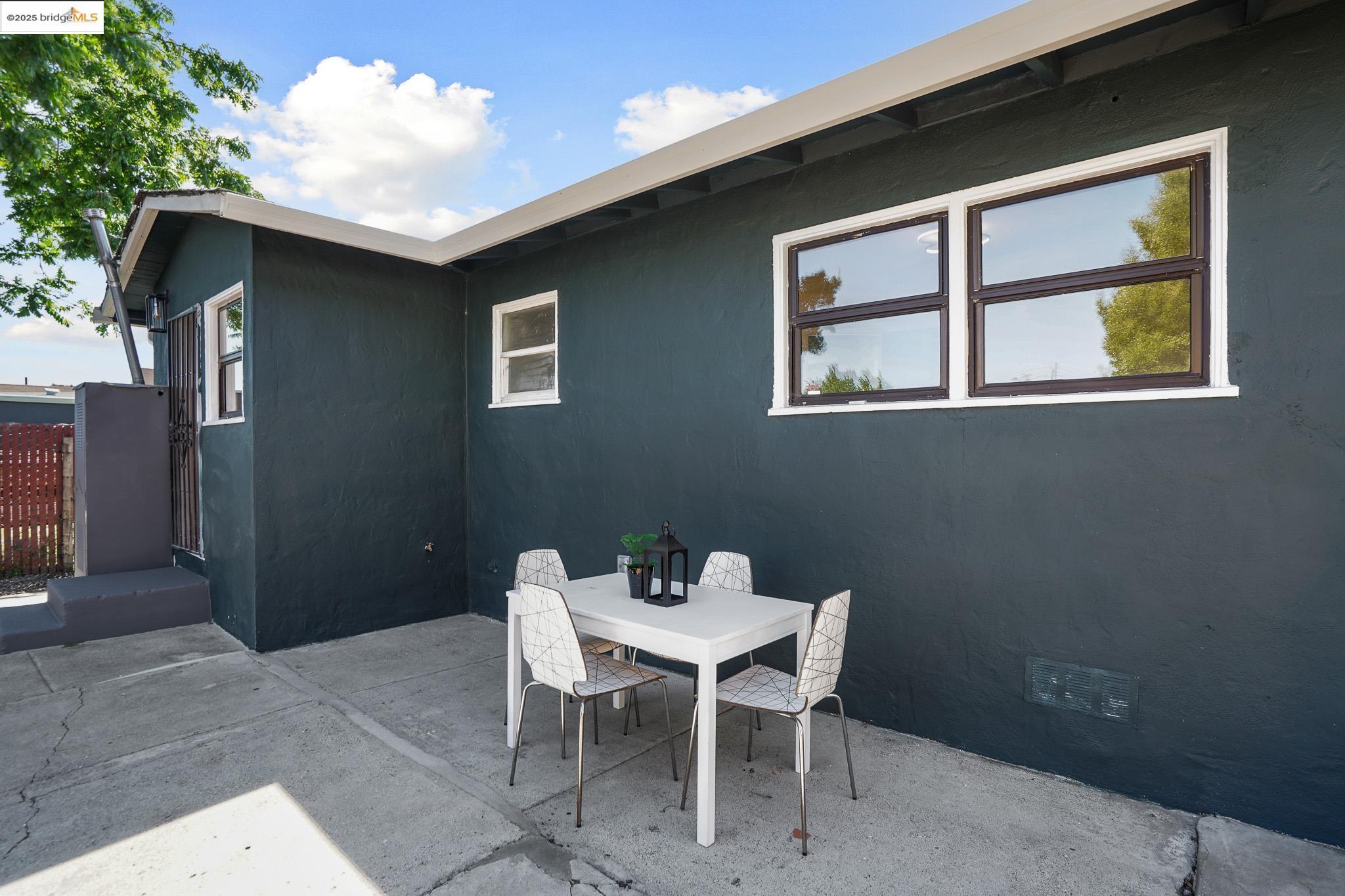 430 Douglas, Oakland, California 94603, 2 Bedrooms Bedrooms, 6 Rooms Rooms,1 BathroomBathrooms,Residential,For Sale,430 Douglas,41096378