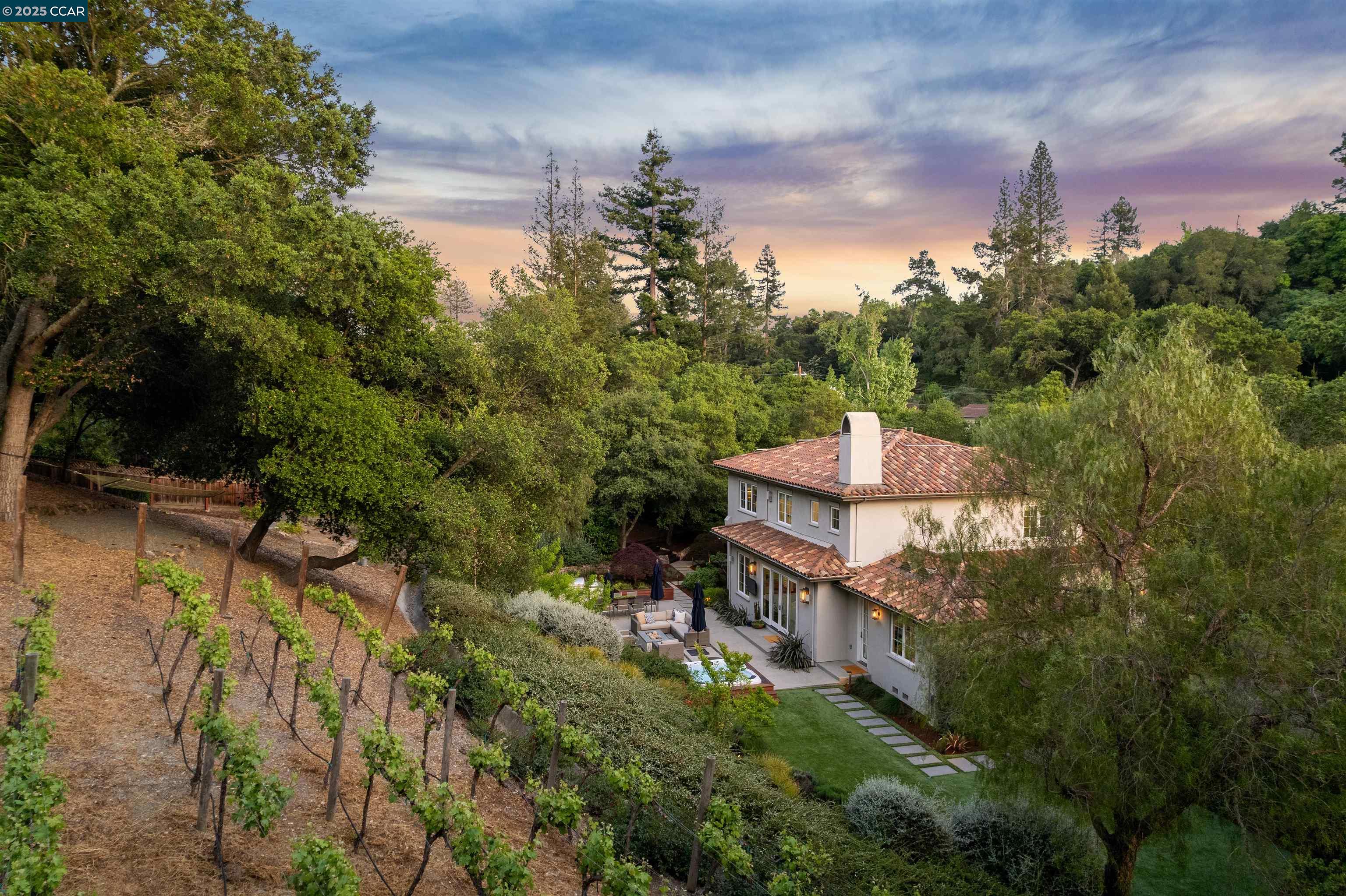 Detail Gallery Image 1 of 1 For 31 Sandy Ct, Orinda,  CA 94563 - 4 Beds | 3/1 Baths