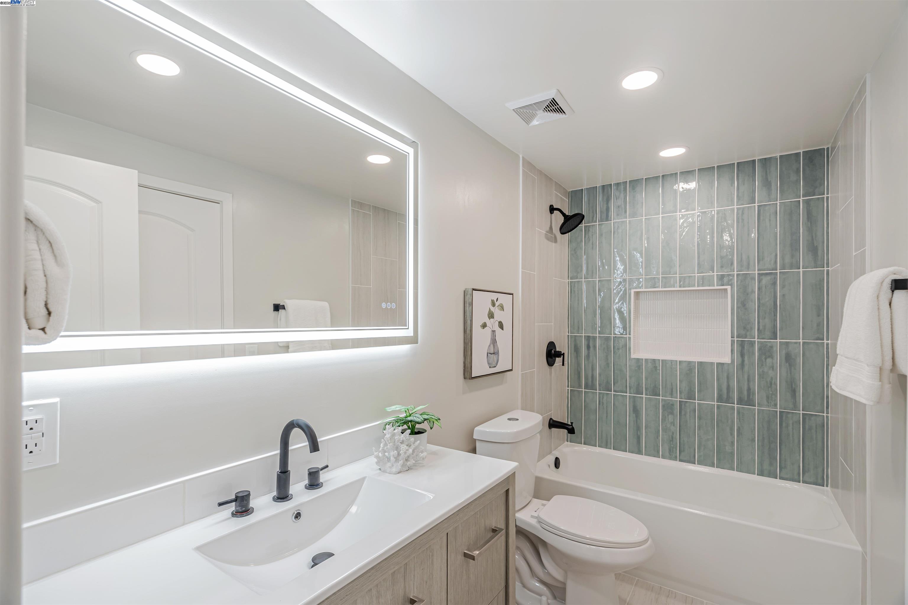 Detail Gallery Image 3 of 12 For 14220 Woodhaven, San Jose,  CA 95127 - 3 Beds | 2 Baths