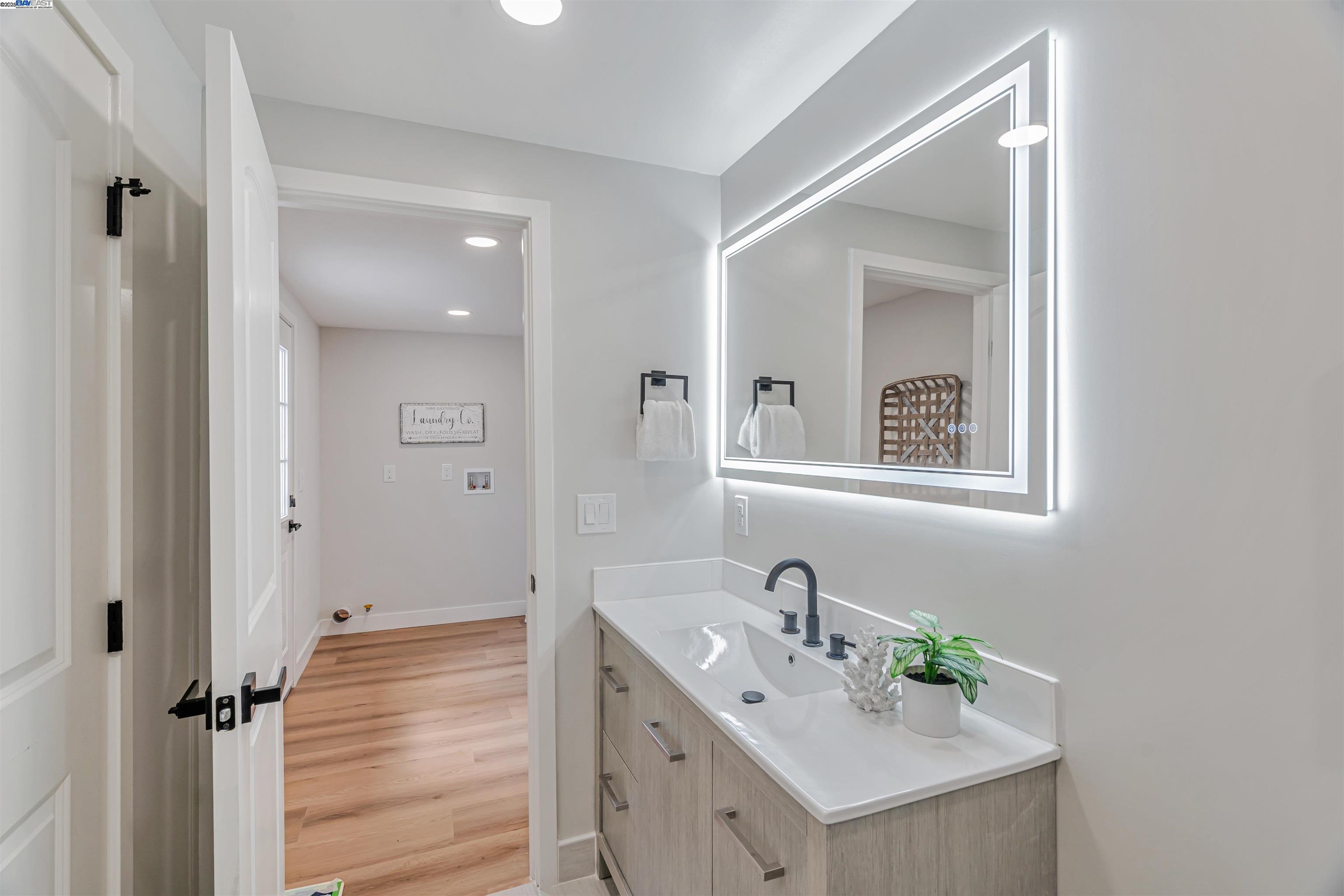 Detail Gallery Image 7 of 12 For 14220 Woodhaven, San Jose,  CA 95127 - 3 Beds | 2 Baths