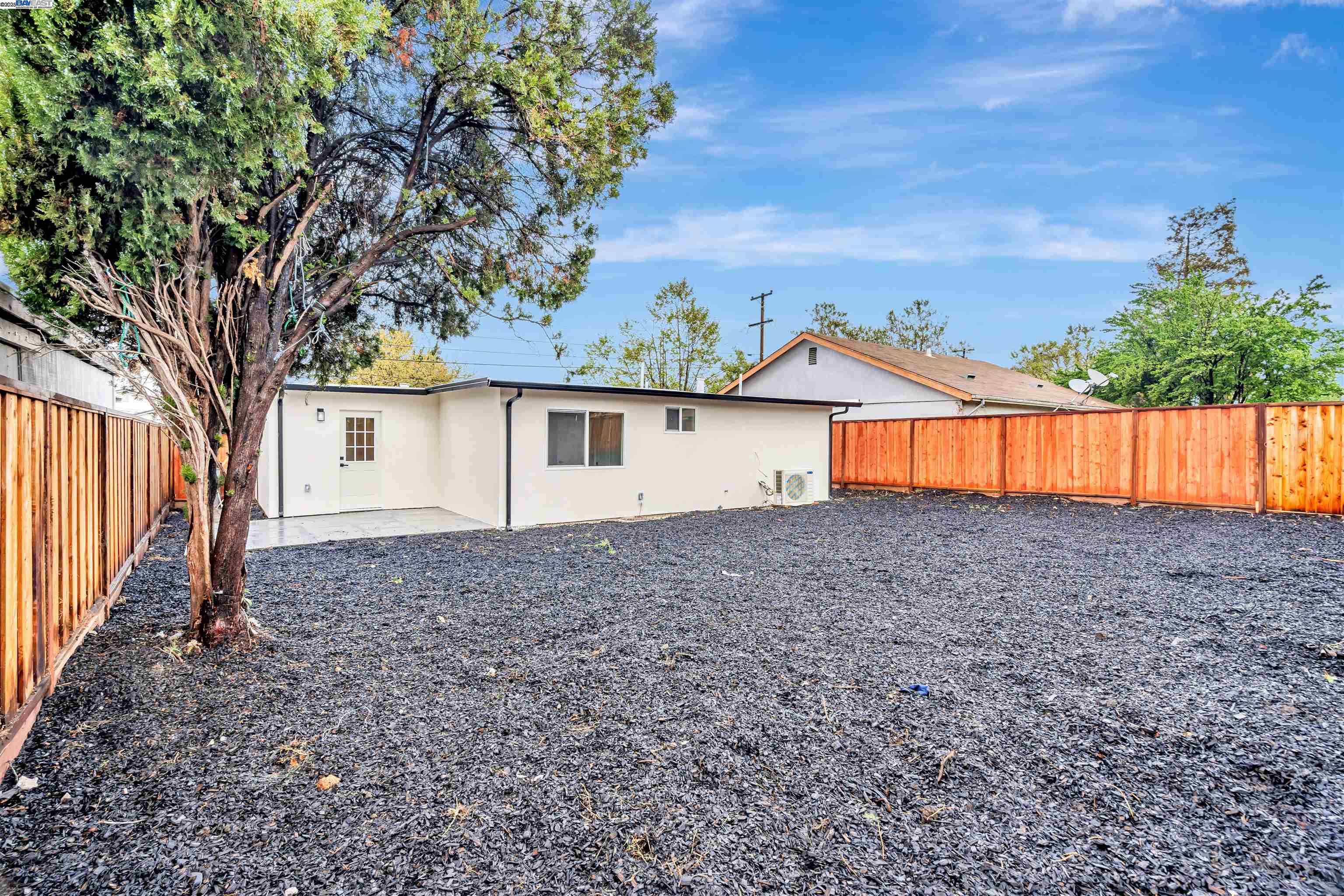 Detail Gallery Image 9 of 12 For 14220 Woodhaven, San Jose,  CA 95127 - 3 Beds | 2 Baths