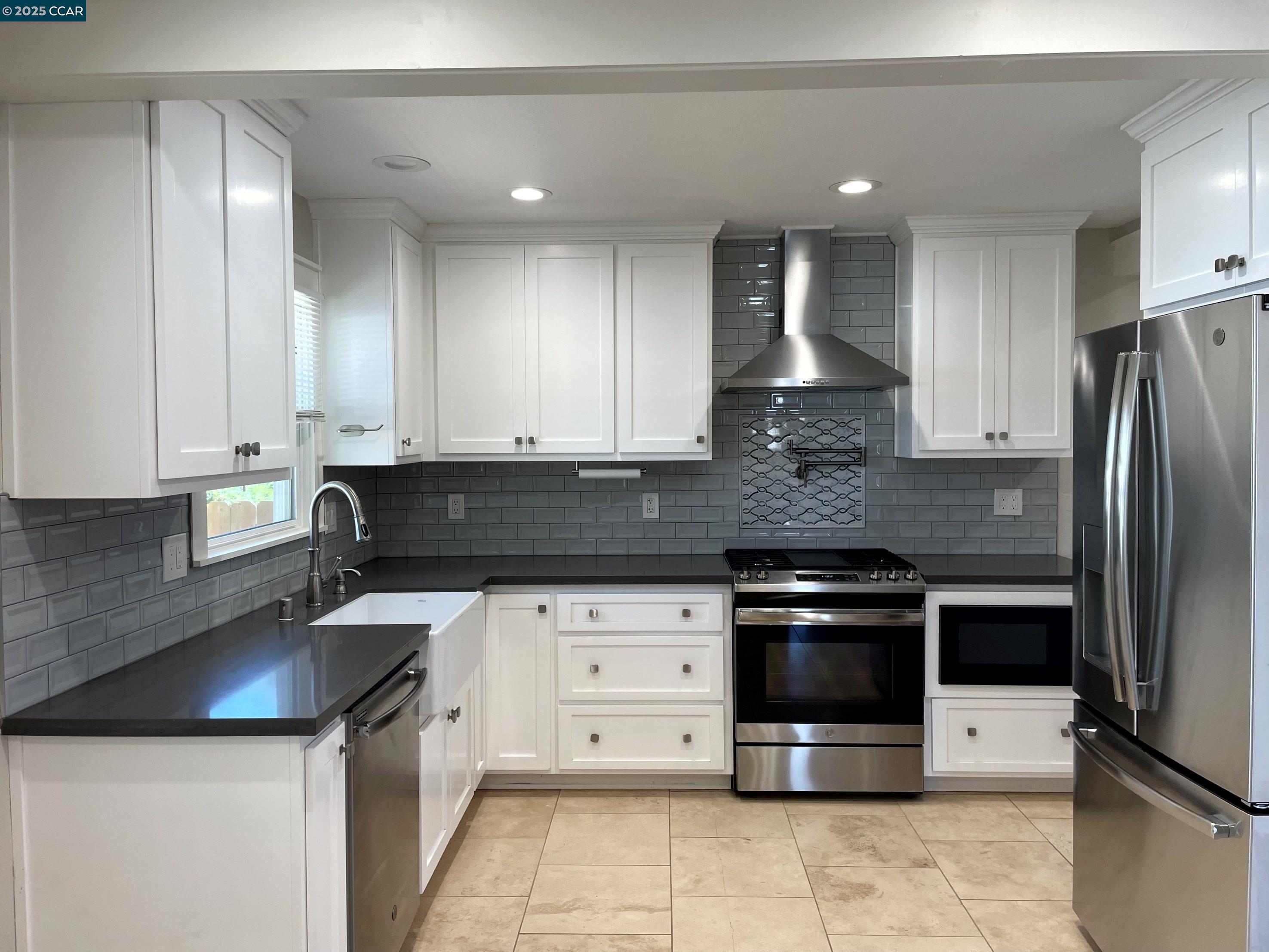 Detail Gallery Image 2 of 19 For 2910 Almond St, Martinez,  CA 94553 - 4 Beds | 3 Baths