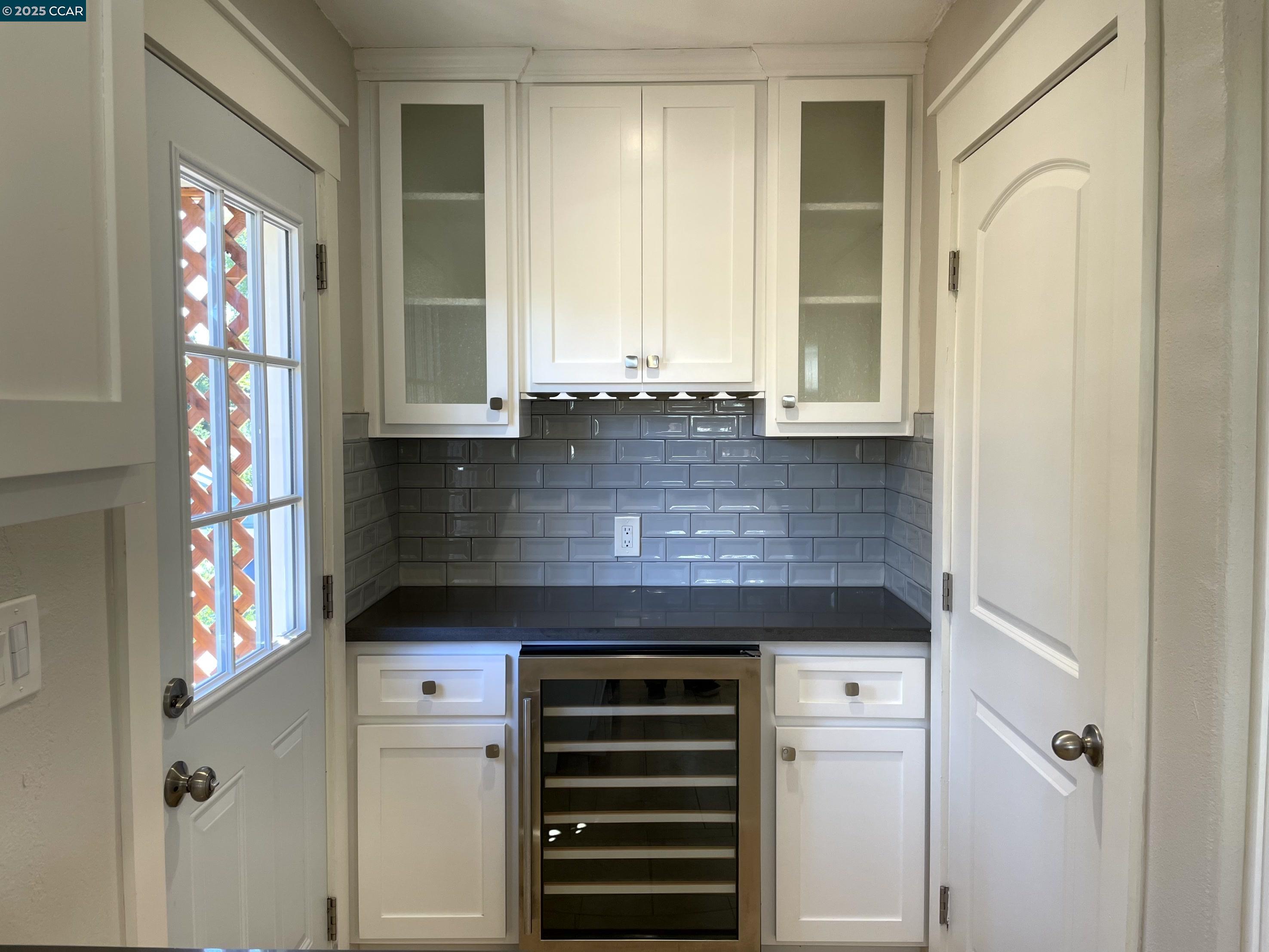 Detail Gallery Image 11 of 19 For 2910 Almond St, Martinez,  CA 94553 - 4 Beds | 3 Baths