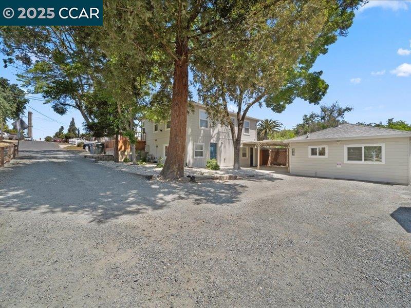 Detail Gallery Image 19 of 39 For 2910 Almond St, Martinez,  CA 94553 - 4 Beds | 3 Baths
