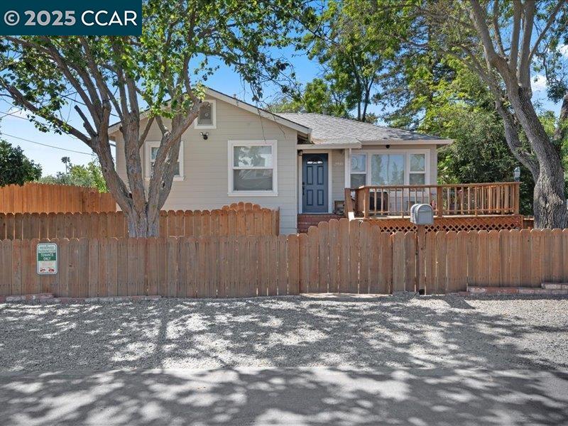Detail Gallery Image 20 of 39 For 2910 Almond St, Martinez,  CA 94553 - 4 Beds | 3 Baths