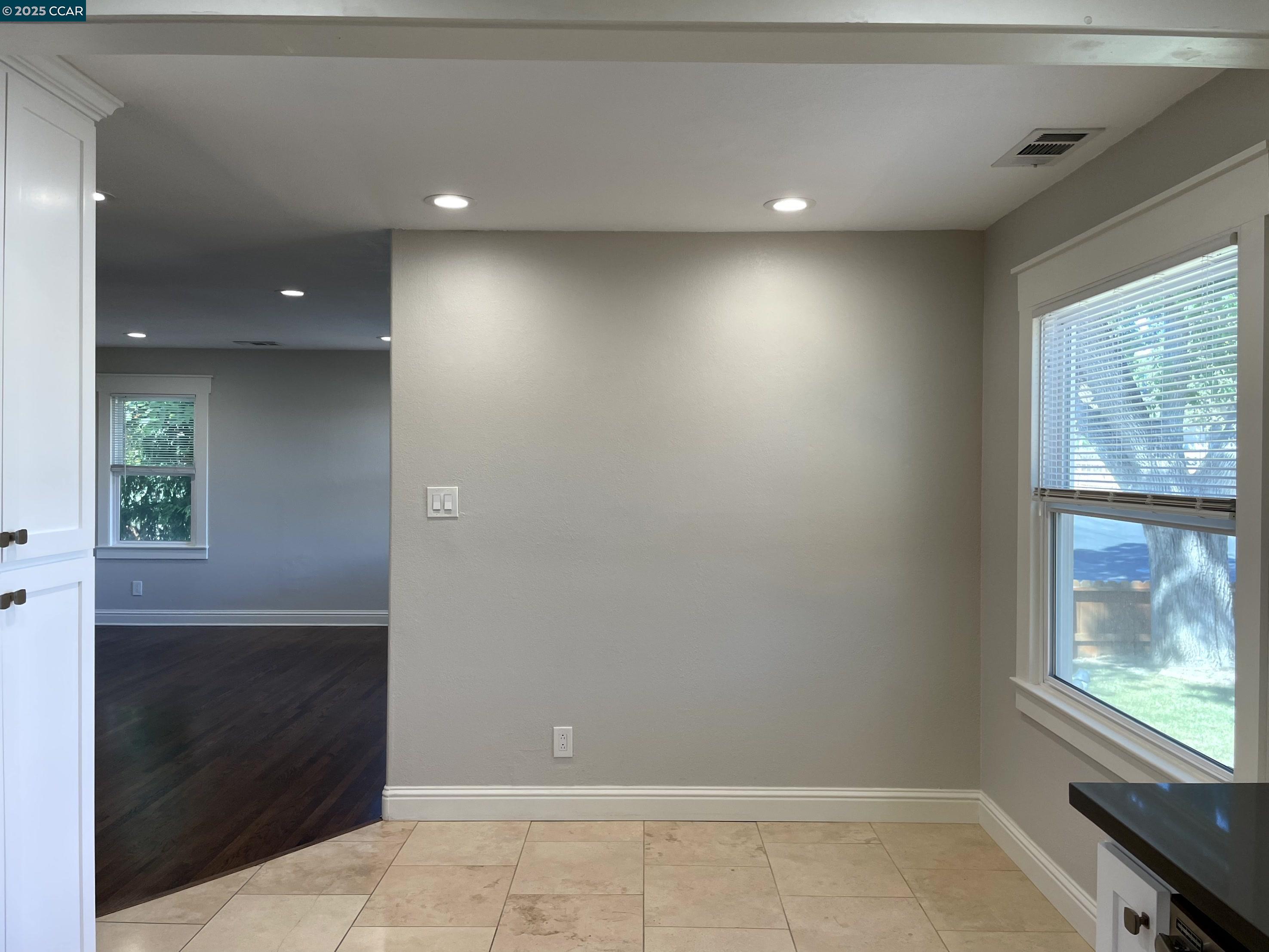 Detail Gallery Image 4 of 19 For 2910 Almond St, Martinez,  CA 94553 - 4 Beds | 3 Baths