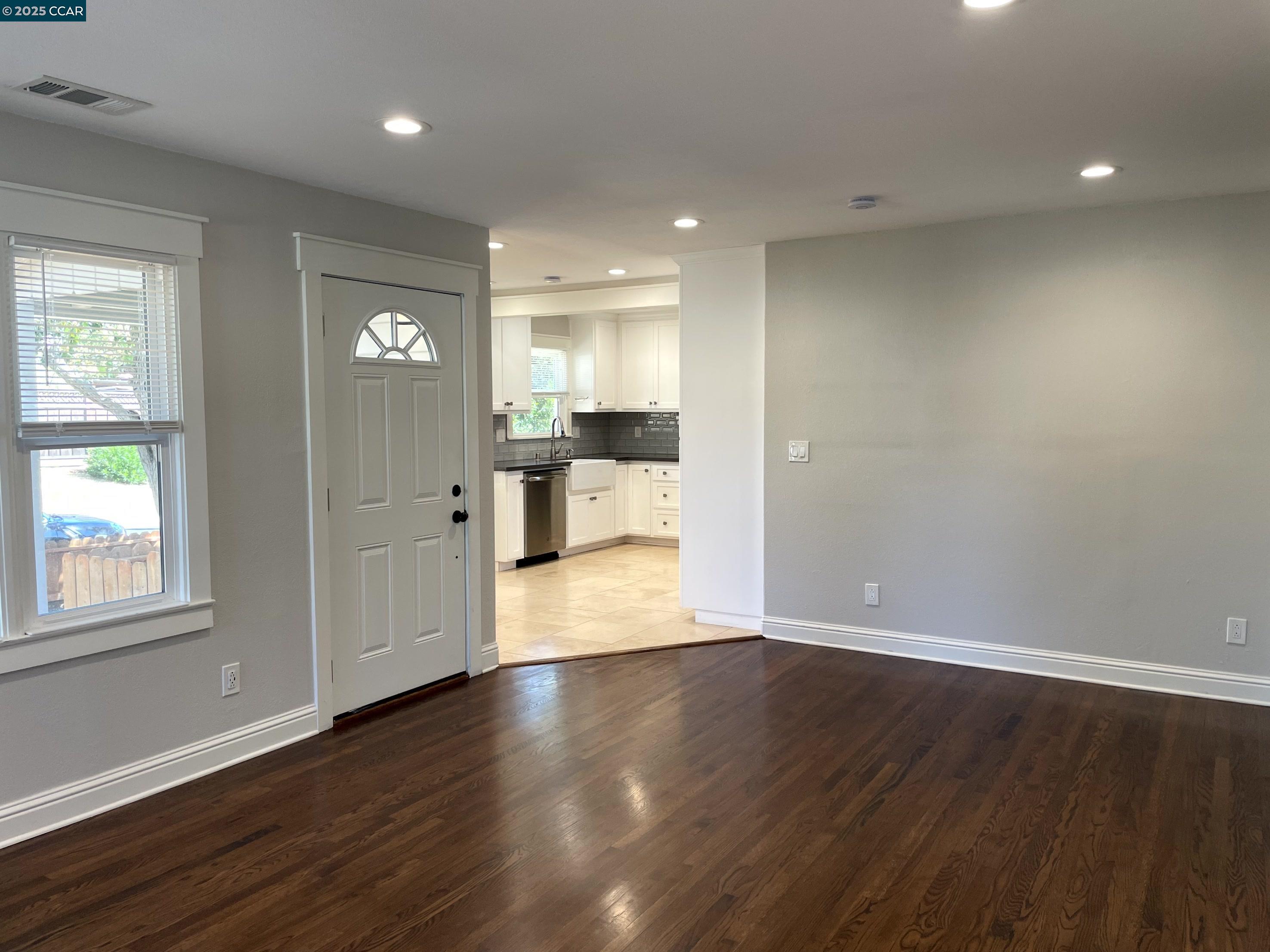 Detail Gallery Image 7 of 19 For 2910 Almond St, Martinez,  CA 94553 - 4 Beds | 3 Baths