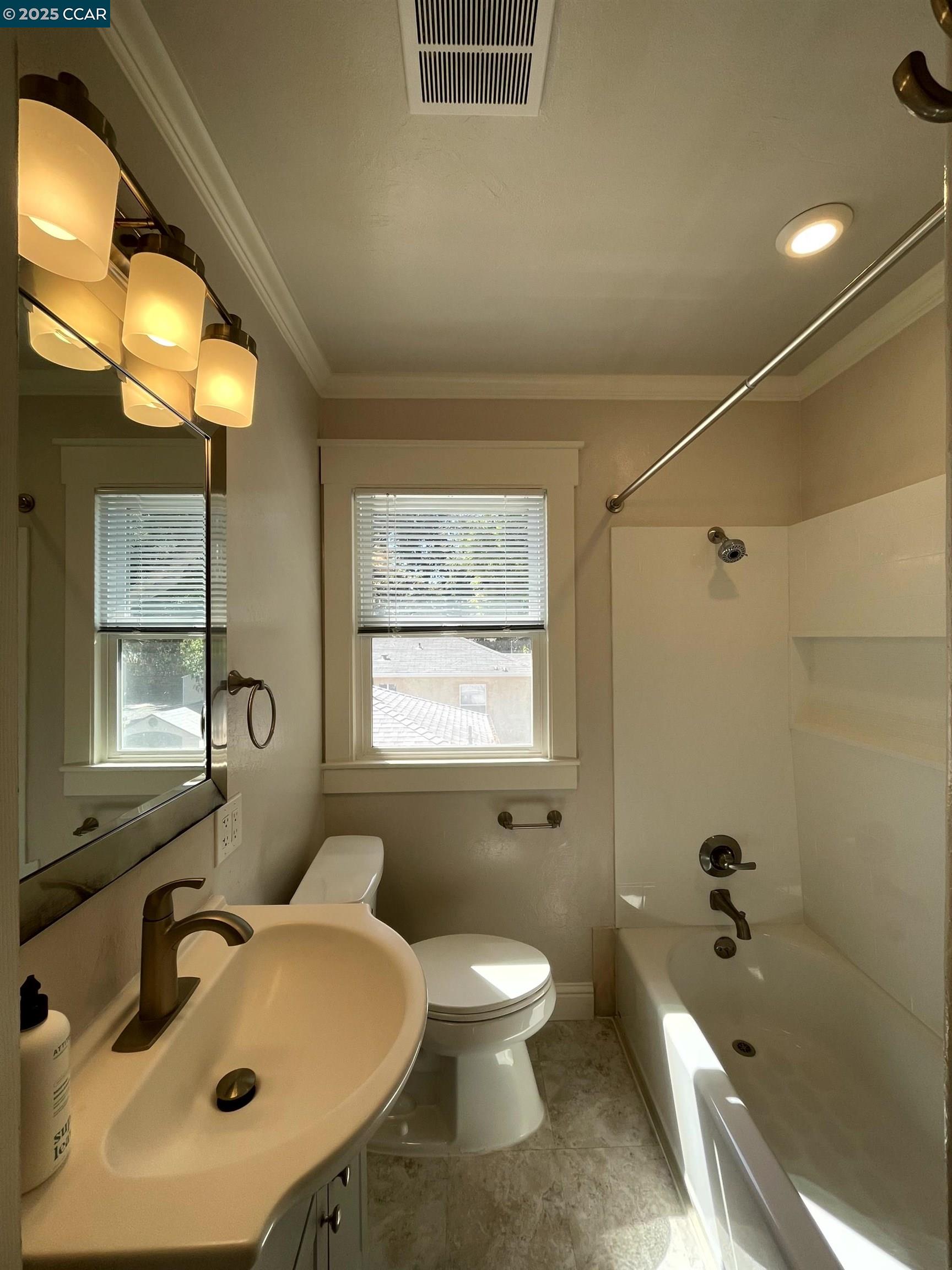 Detail Gallery Image 8 of 19 For 2910 Almond St, Martinez,  CA 94553 - 4 Beds | 3 Baths