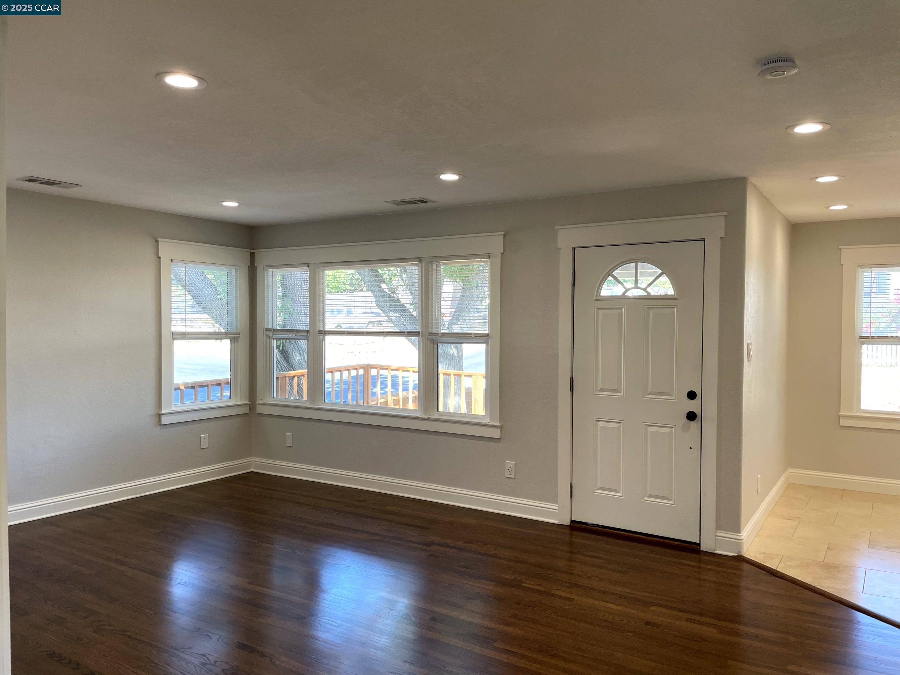 Detail Gallery Image 10 of 19 For 2910 Almond St, Martinez,  CA 94553 - 4 Beds | 3 Baths