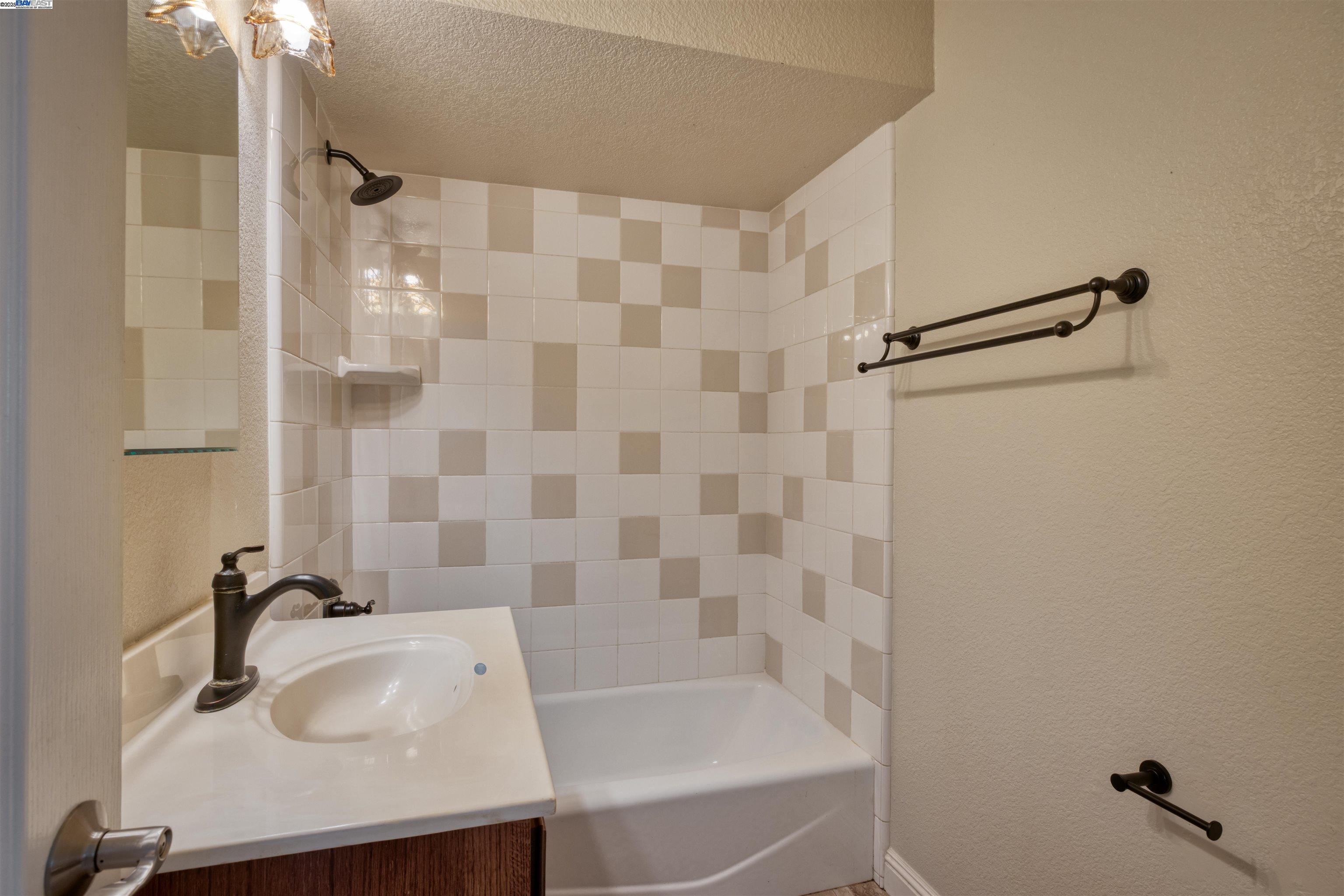 Detail Gallery Image 13 of 27 For 1637 Lemon St, Vallejo,  CA 94590 - 2 Beds | 2 Baths