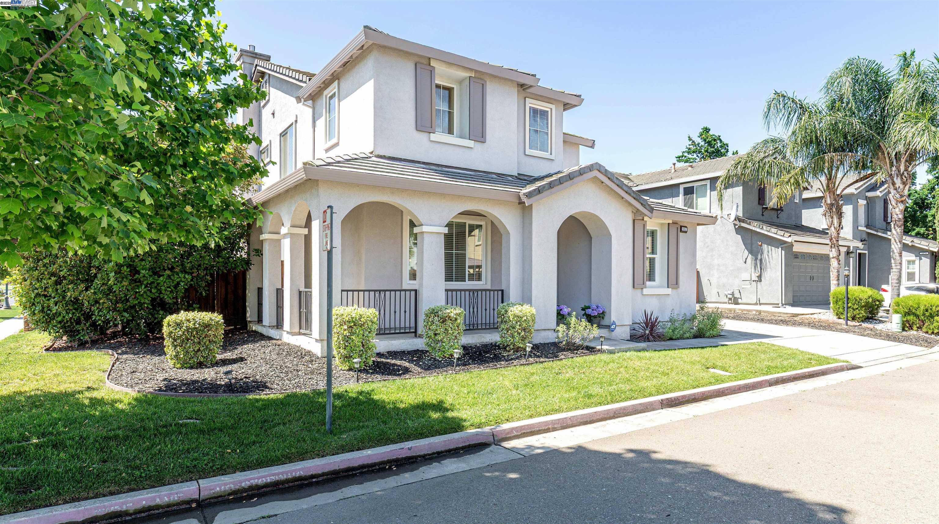Detail Gallery Image 1 of 24 For 1052 Moss Ln, Lathrop,  CA 95330 - 5 Beds | 3 Baths