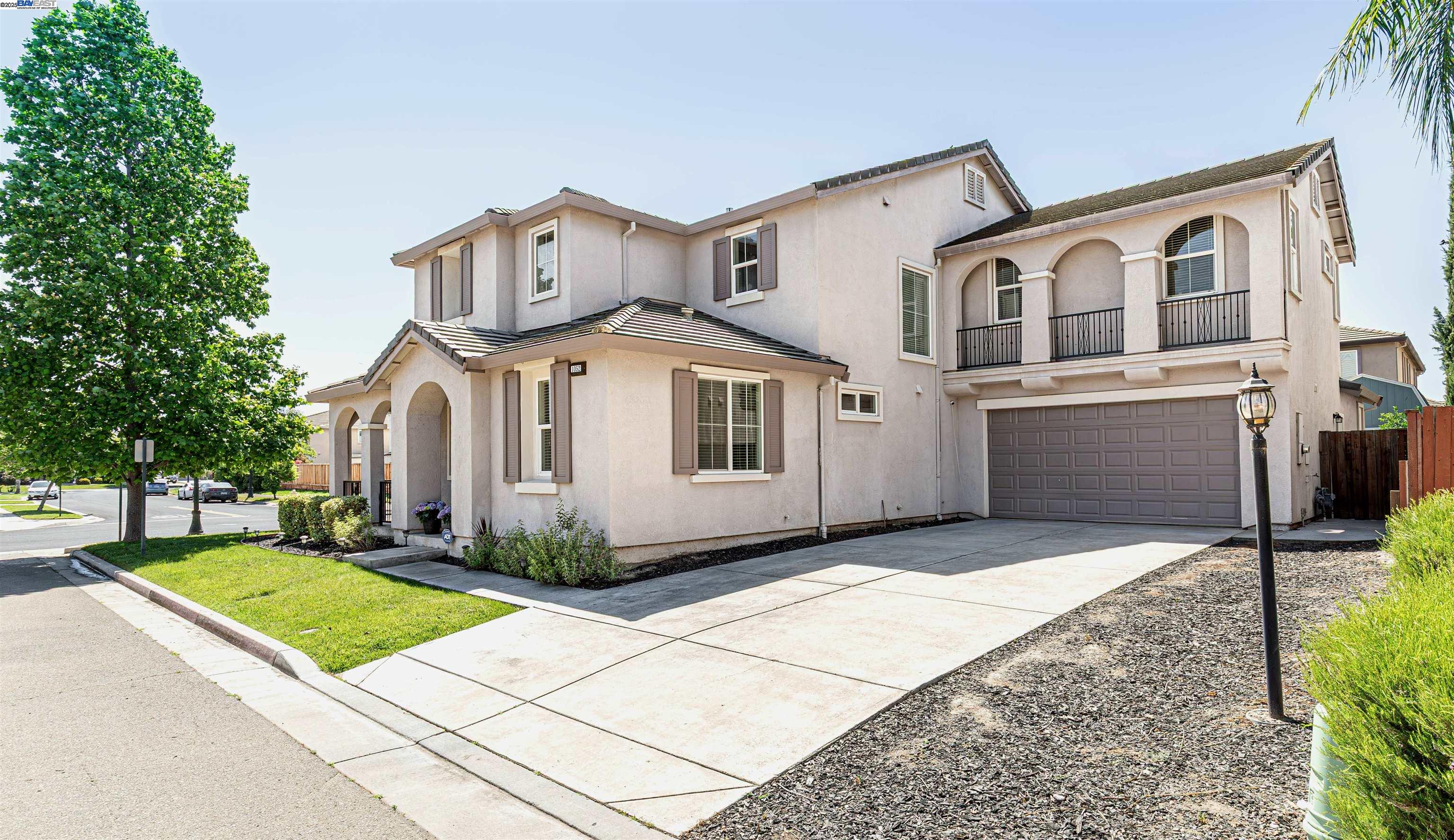 Detail Gallery Image 2 of 24 For 1052 Moss Ln, Lathrop,  CA 95330 - 5 Beds | 3 Baths
