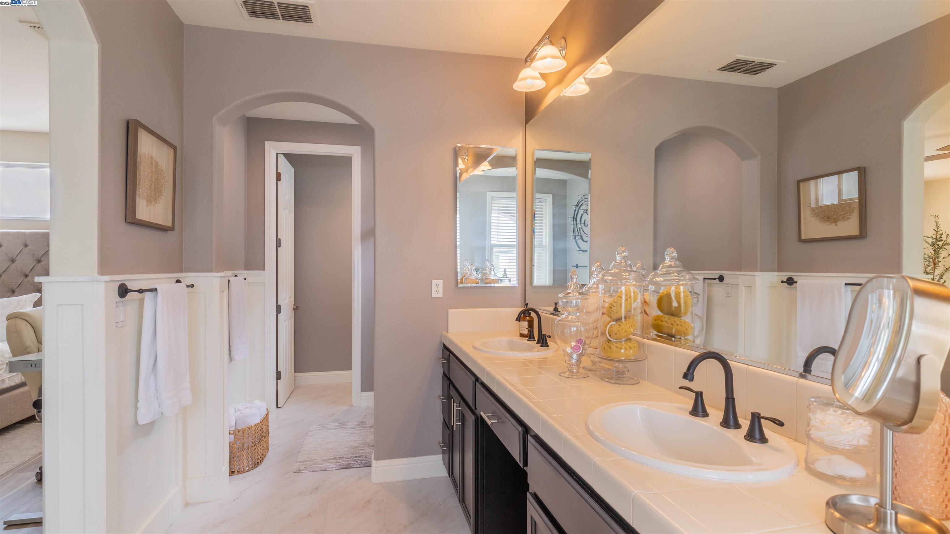 Detail Gallery Image 19 of 24 For 1052 Moss Ln, Lathrop,  CA 95330 - 5 Beds | 3 Baths