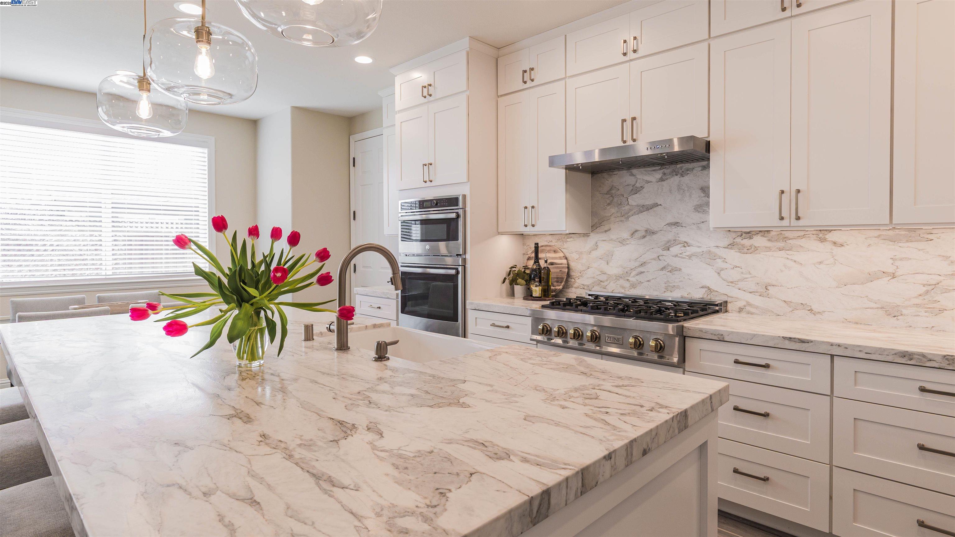 Detail Gallery Image 3 of 24 For 1052 Moss Ln, Lathrop,  CA 95330 - 5 Beds | 3 Baths