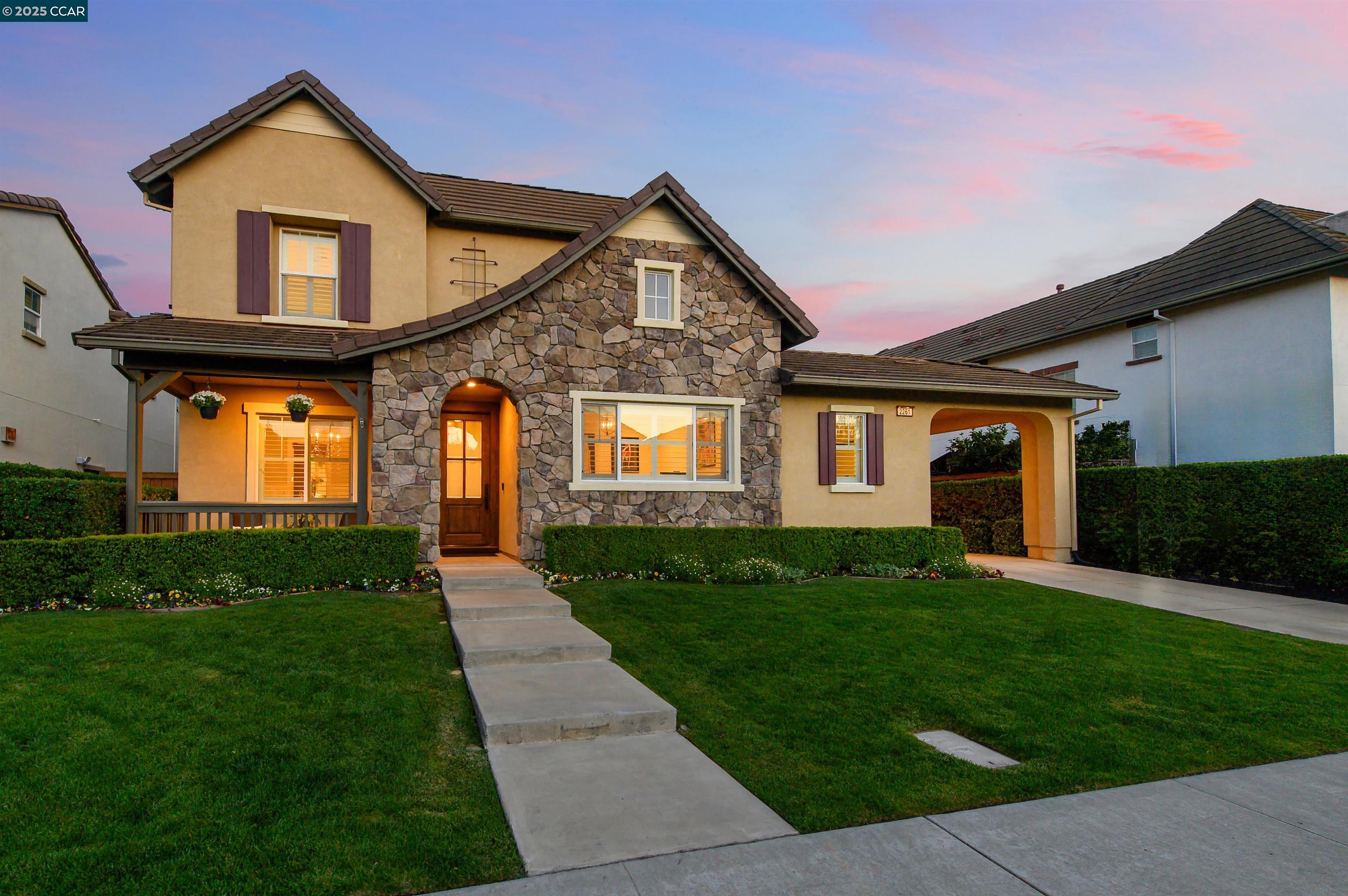 Detail Gallery Image 3 of 33 For 2261 Genoa St, Danville,  CA 94506 - 5 Beds | 3 Baths