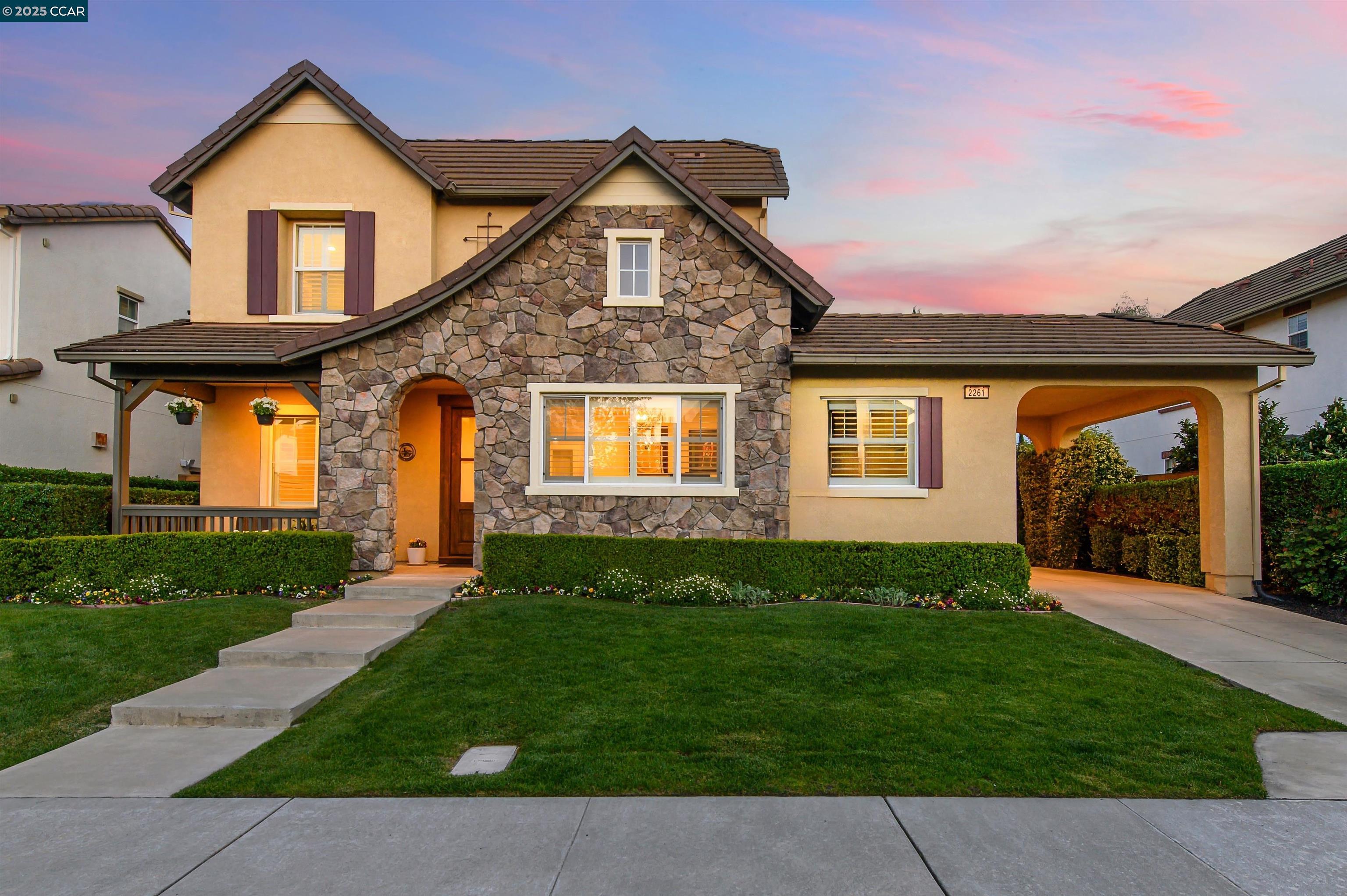 Detail Gallery Image 4 of 33 For 2261 Genoa St, Danville,  CA 94506 - 5 Beds | 3 Baths
