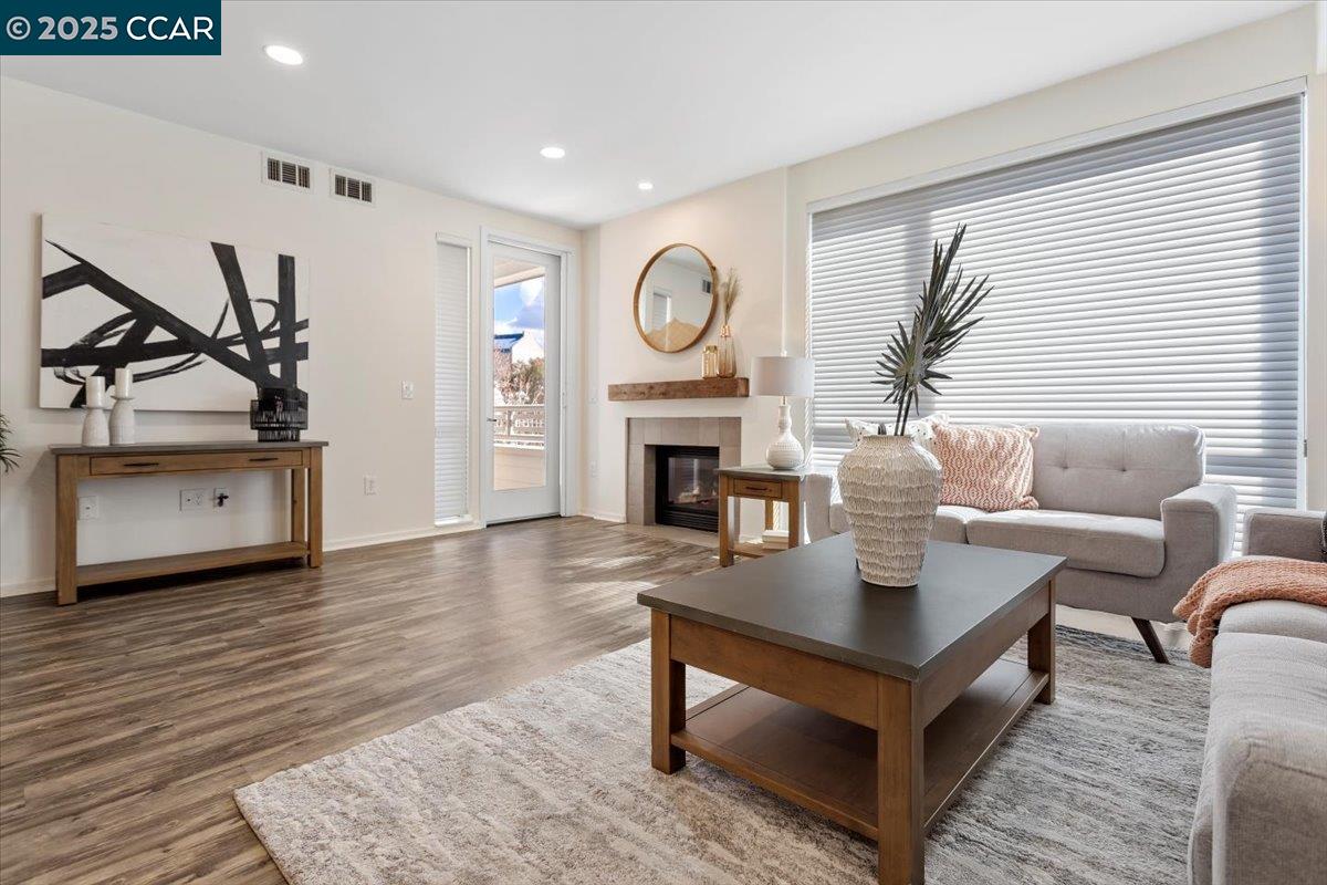 1655 N California Blvd # 312, Walnut Creek, California 94596, 1 Bedroom Bedrooms, 5 Rooms Rooms,1 BathroomBathrooms,Residential Lease,For Rent,1655 N California Blvd # 312,41096395
