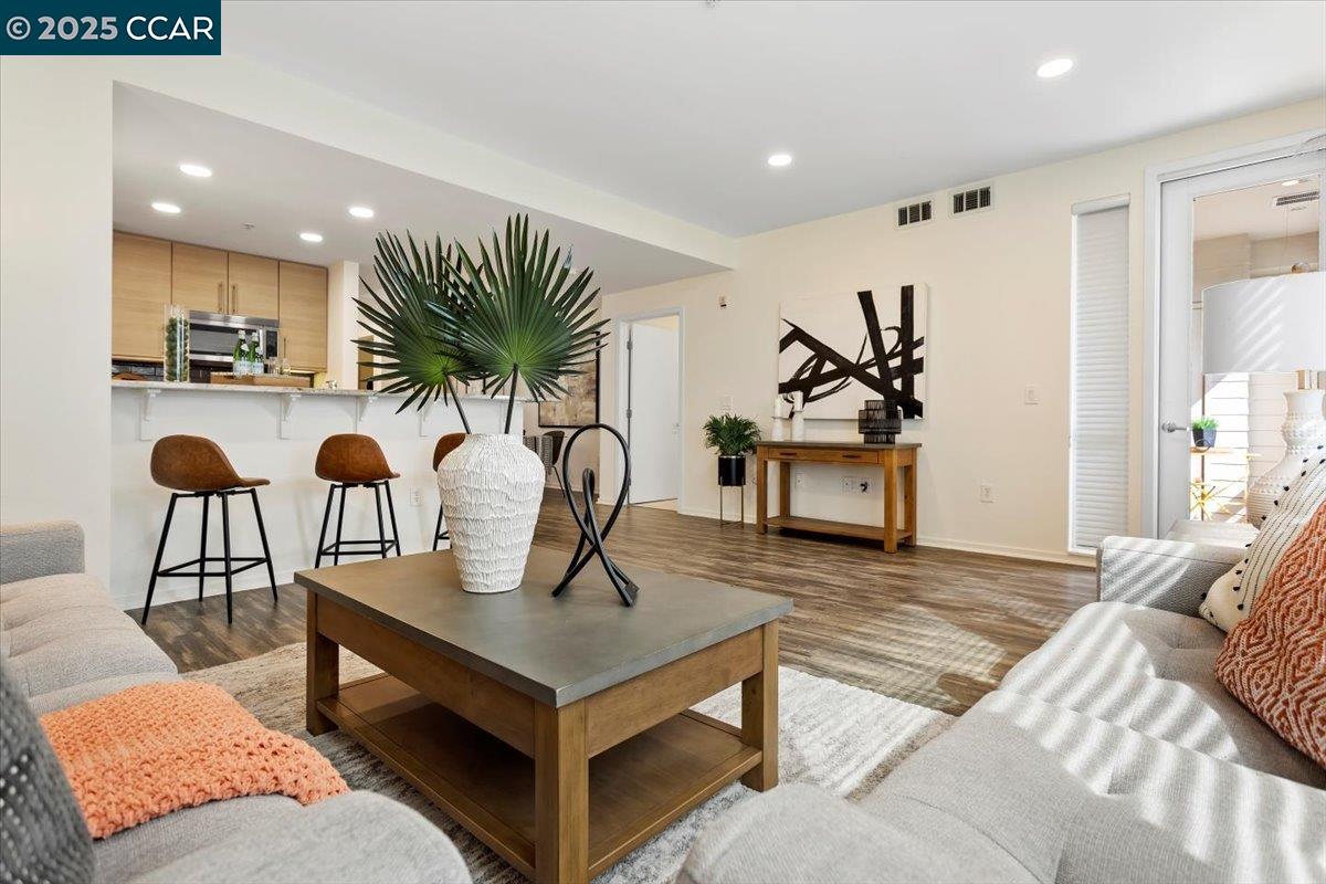 1655 N California Blvd # 312, Walnut Creek, California 94596, 1 Bedroom Bedrooms, 5 Rooms Rooms,1 BathroomBathrooms,Residential Lease,For Rent,1655 N California Blvd # 312,41096395